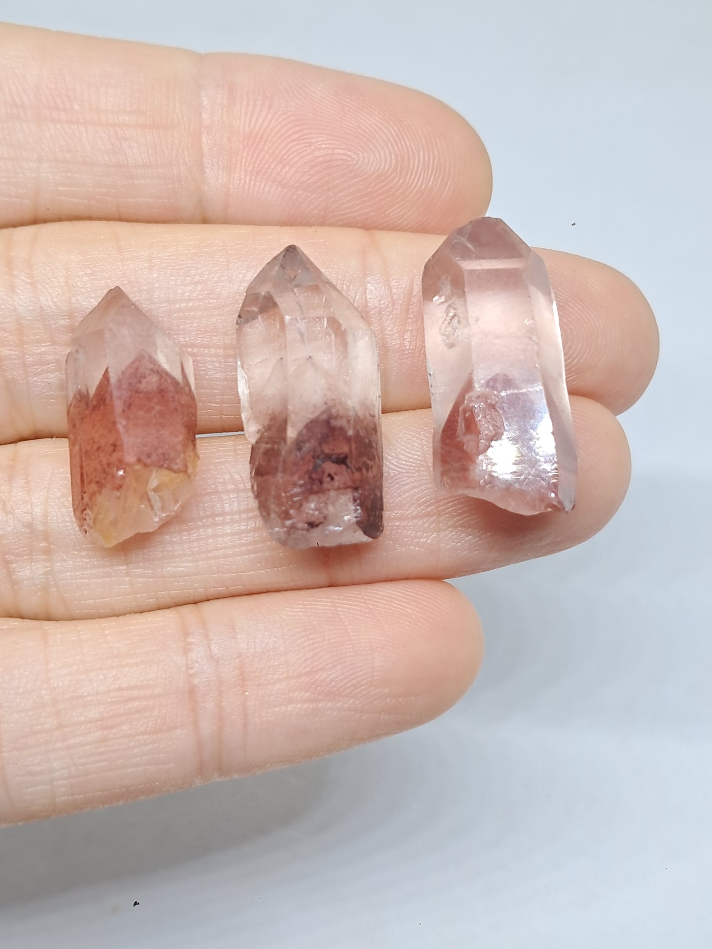 Juego de 3 puntas de cristal natural de cuarzo fantasma de hematita (Telangana) | Ejemplar mineral n.° HPQ11