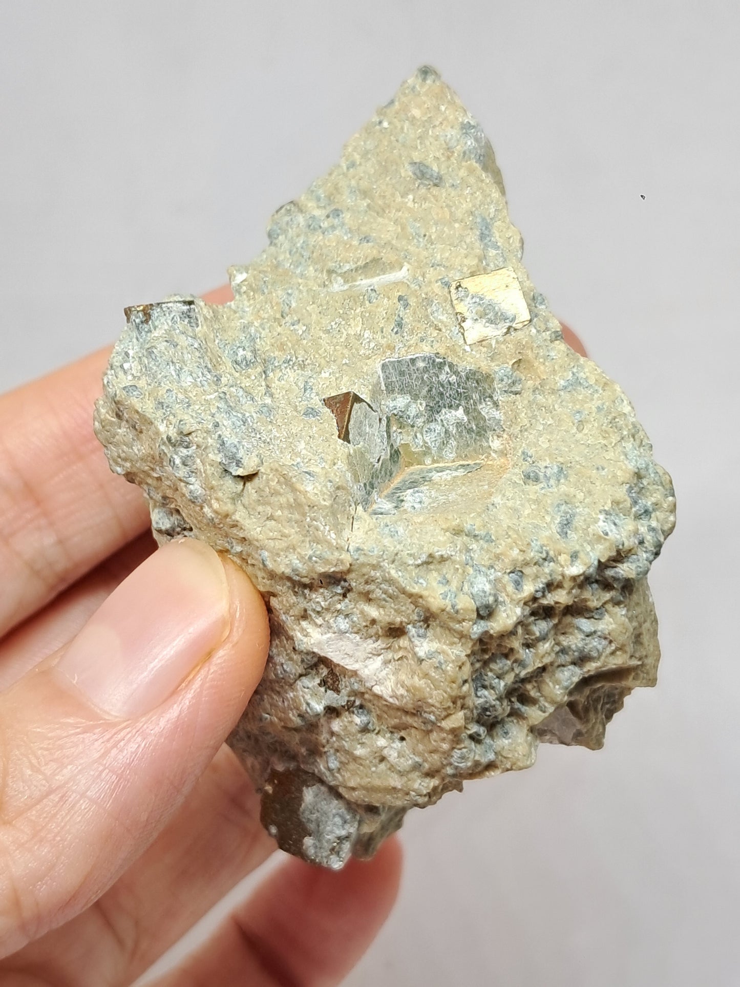Cubos de pirita en matriz (España) Cristal natural | Ejemplar mineral n.° PR15