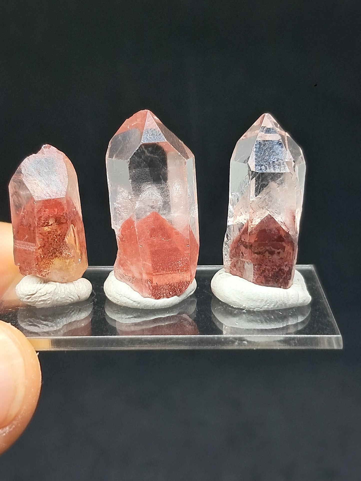 Juego de 3 puntas de cristal natural de cuarzo fantasma de hematita (Telangana) | Ejemplar mineral n.° HPQ11