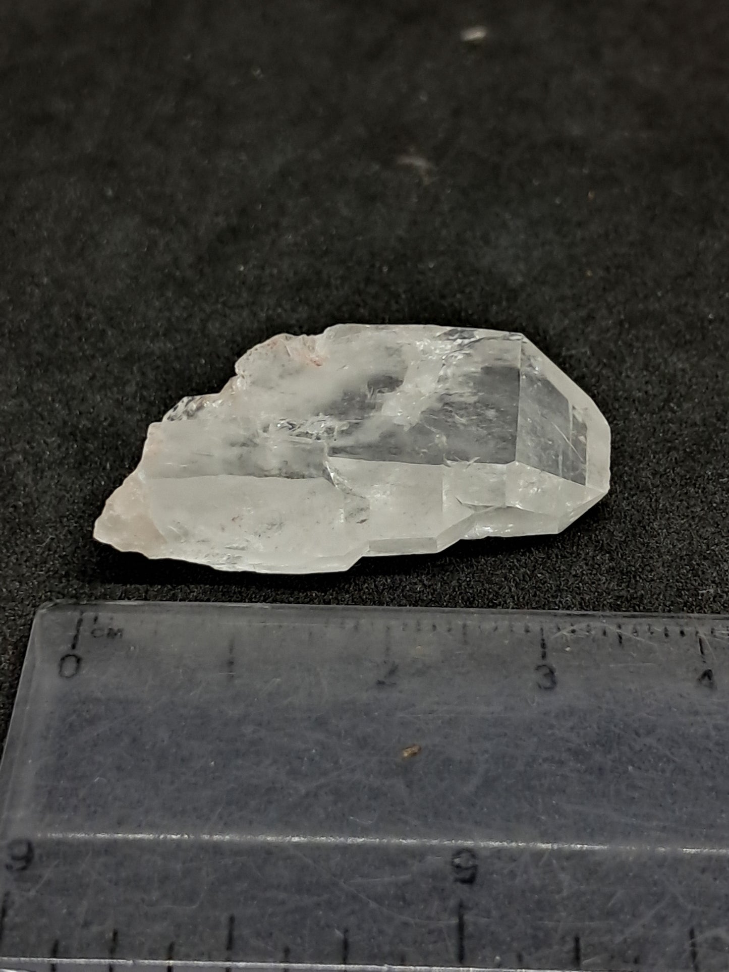 Cristal prismático de cuarzo transparente (Santander, Colombia) Punta natural | Ejemplar mineral n.° COQ25