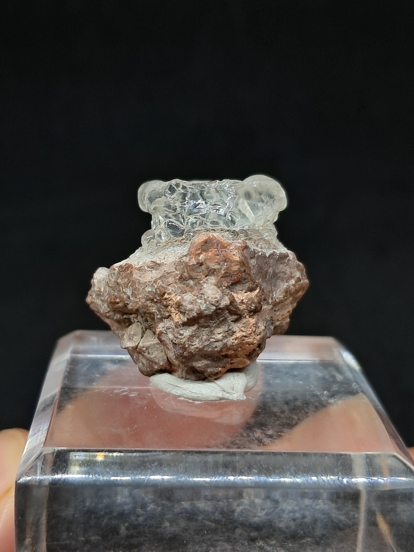 Ópalo hialita reactivo a los rayos UV en matriz (México), piedra cristalina en bruto | Ejemplar mineral n.° OH2