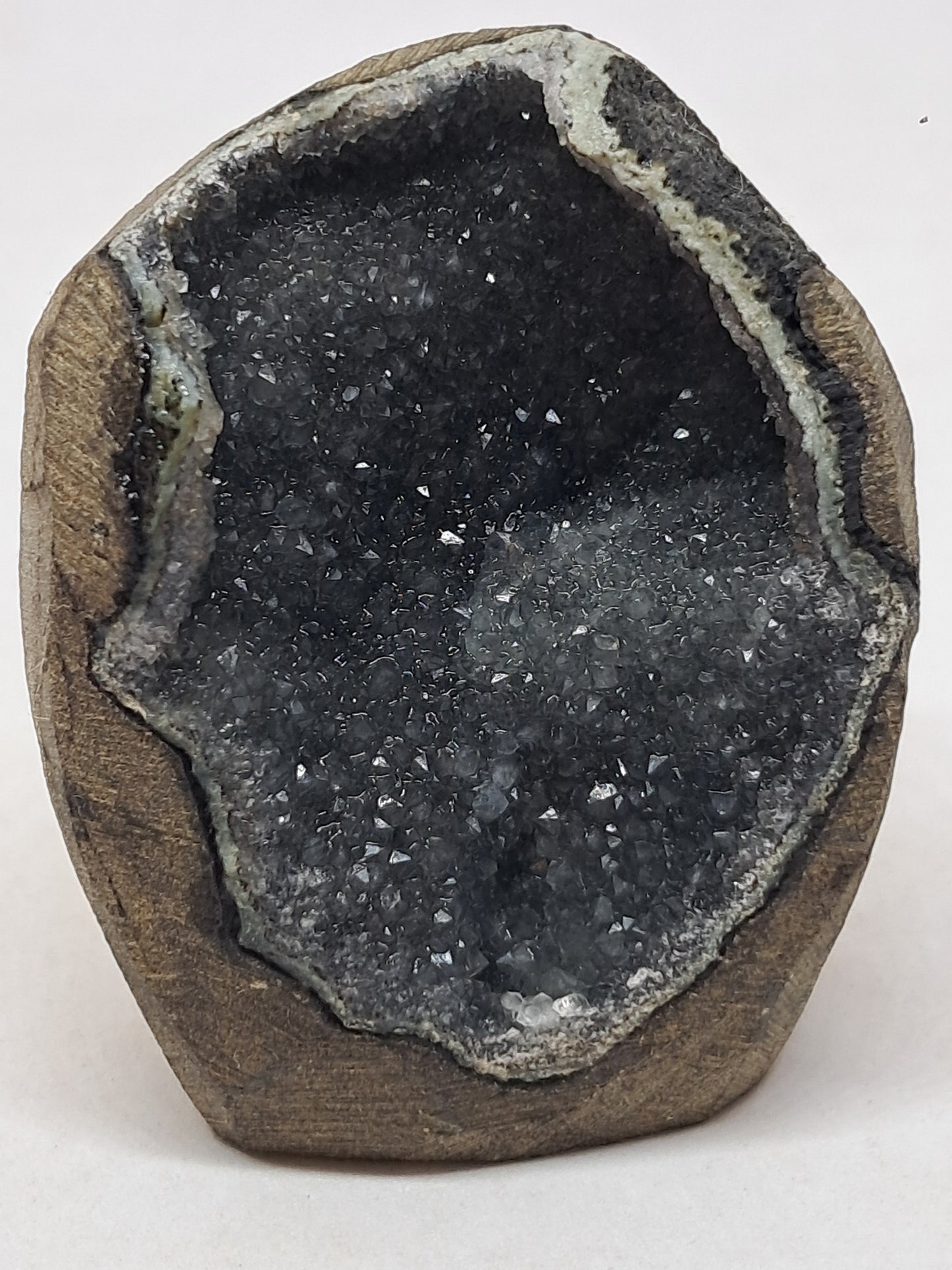 Calcedonia negra en geoda de basalto (Nashik) | Cristal natural | Rocas #BC17