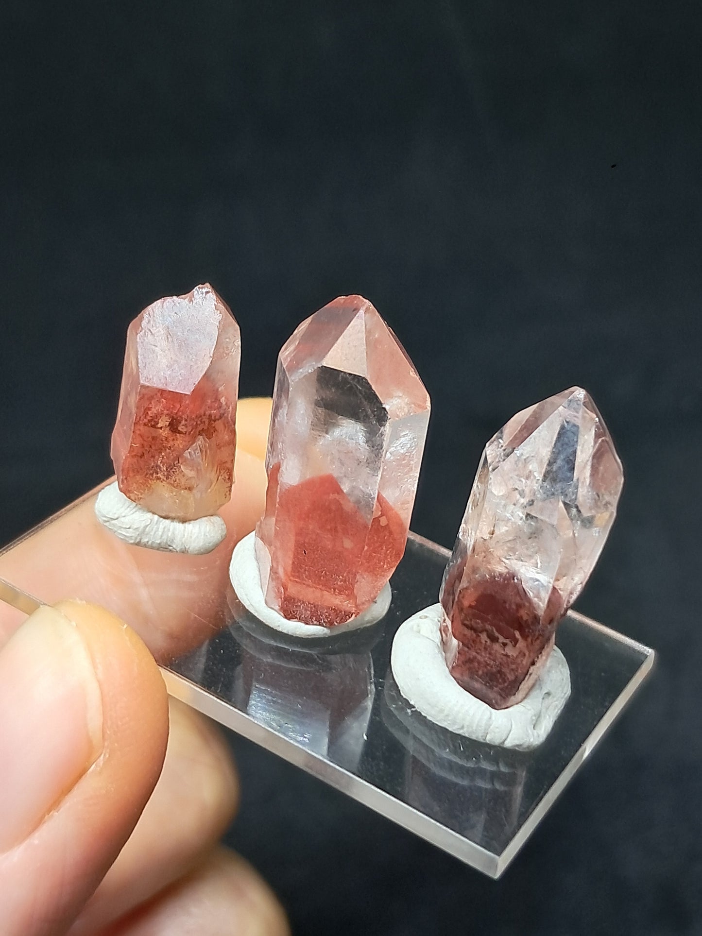Juego de 3 puntas de cristal natural de cuarzo fantasma de hematita (Telangana) | Ejemplar mineral n.° HPQ11