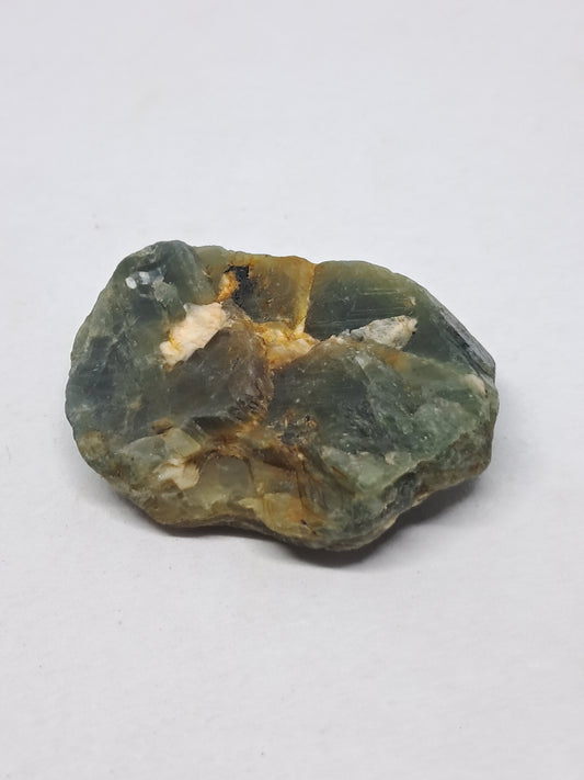 Zafiro en bruto (Karur) Piedra de cristal natural en bruto | Ejemplar mineral n.° SP12