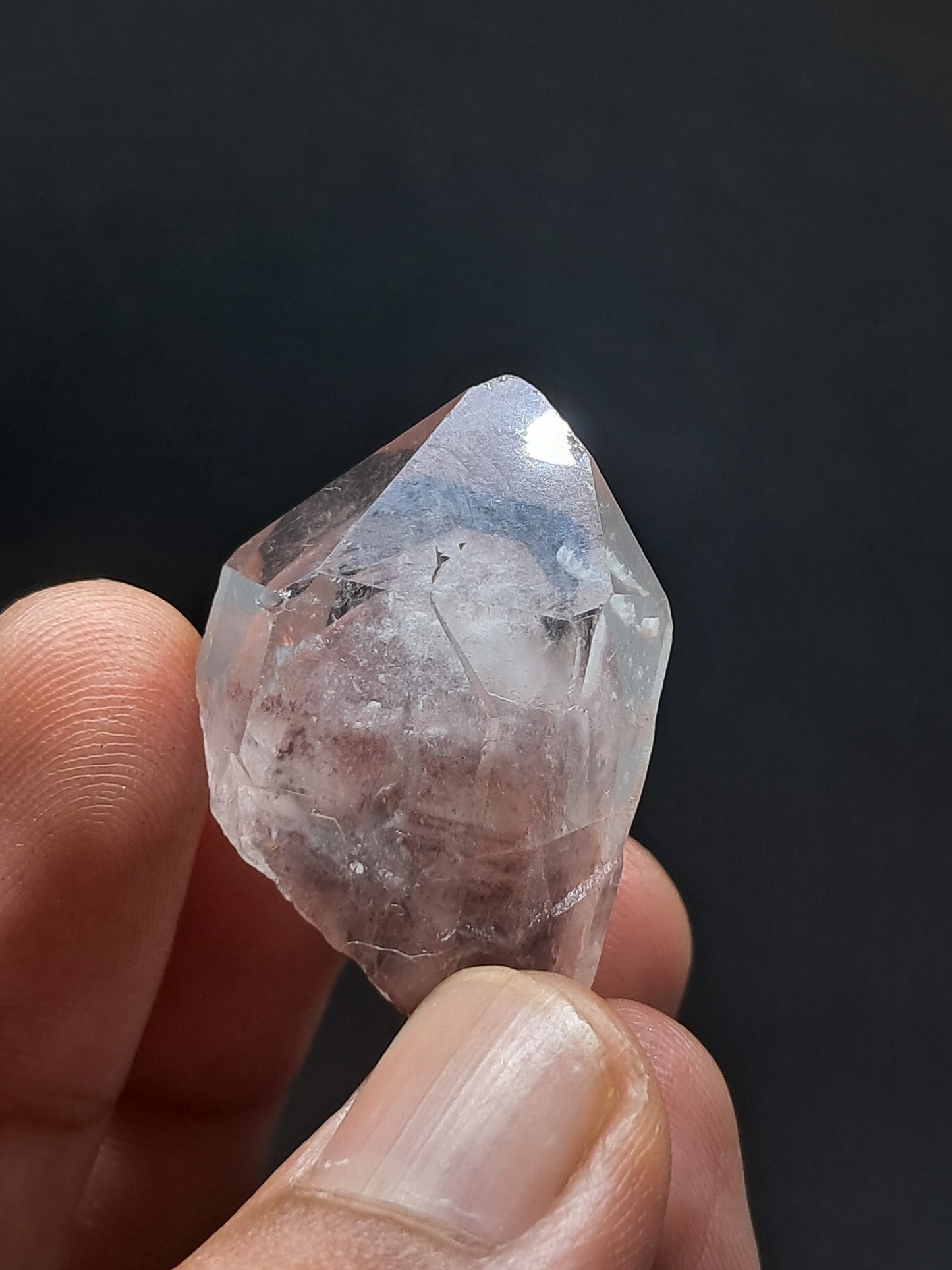 Punta de cristal natural de cuarzo fantasma hematita (Telangana) | Ejemplar mineral n.° HPQ35