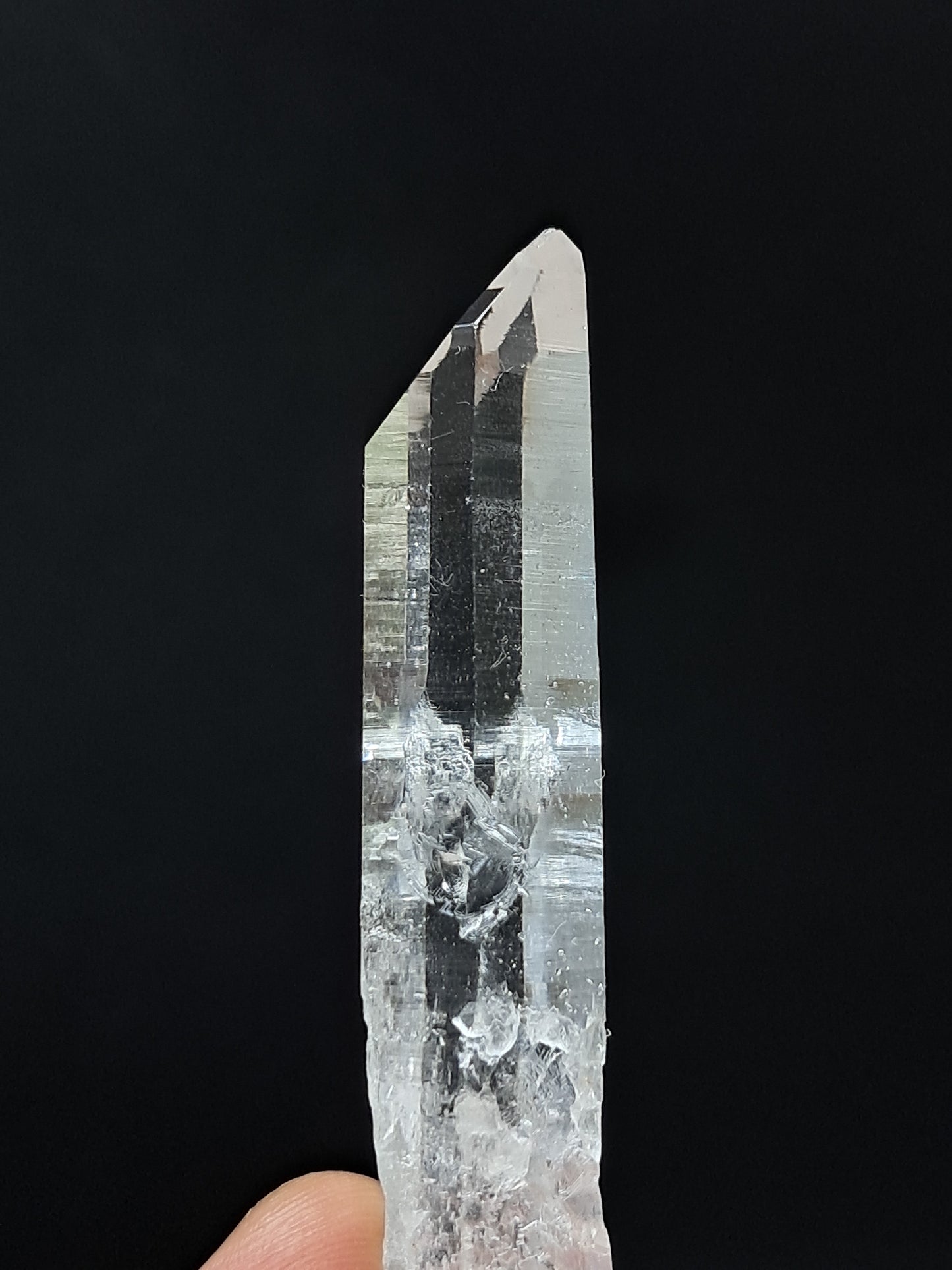 Cristal de cuarzo láser transparente (Santander, Colombia) Punta natural | Ejemplar mineral n.° COQ35