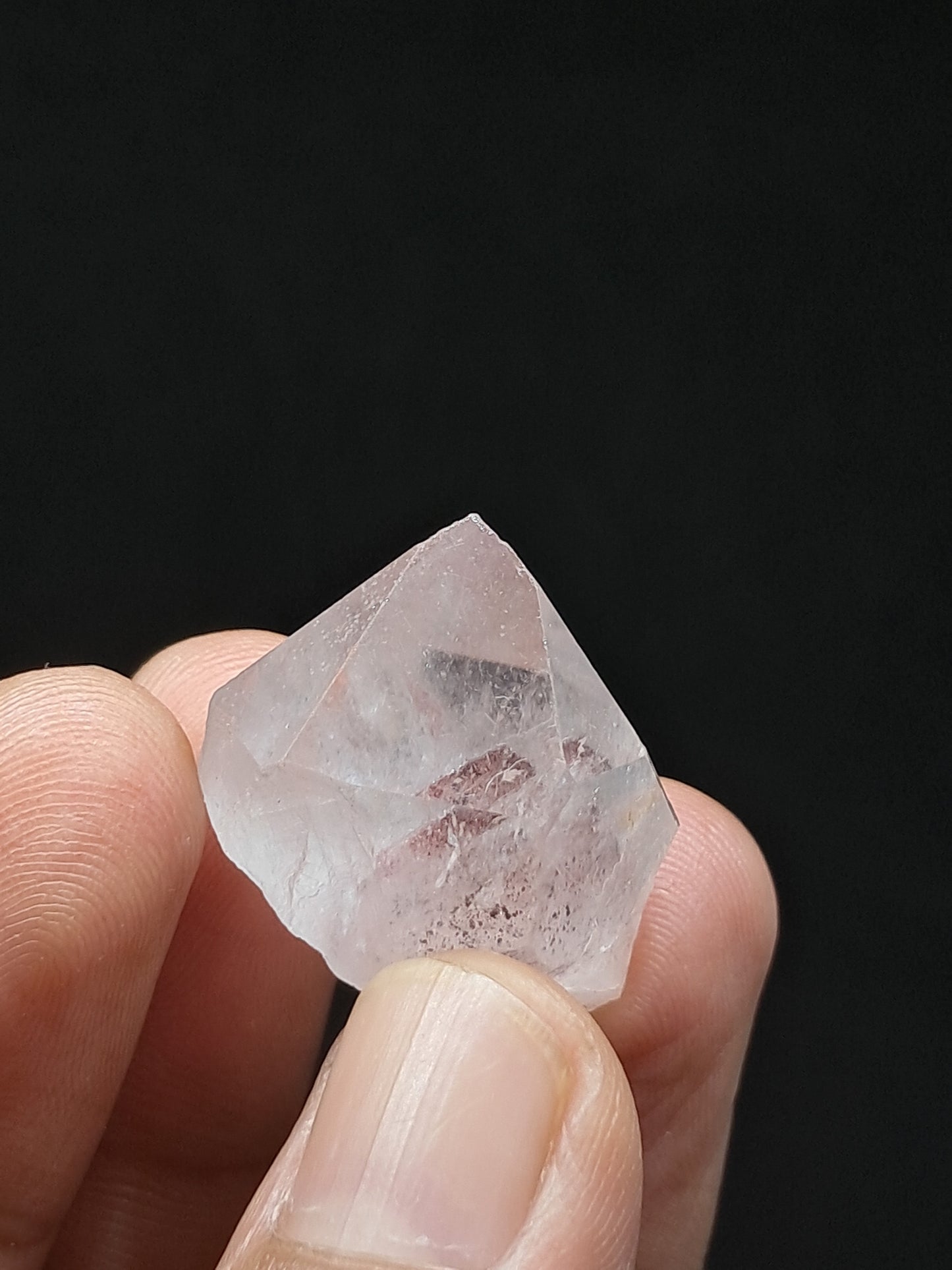 Punta de cristal natural de cuarzo fantasma hematita (Telangana) | Ejemplar mineral n.° HPQ27