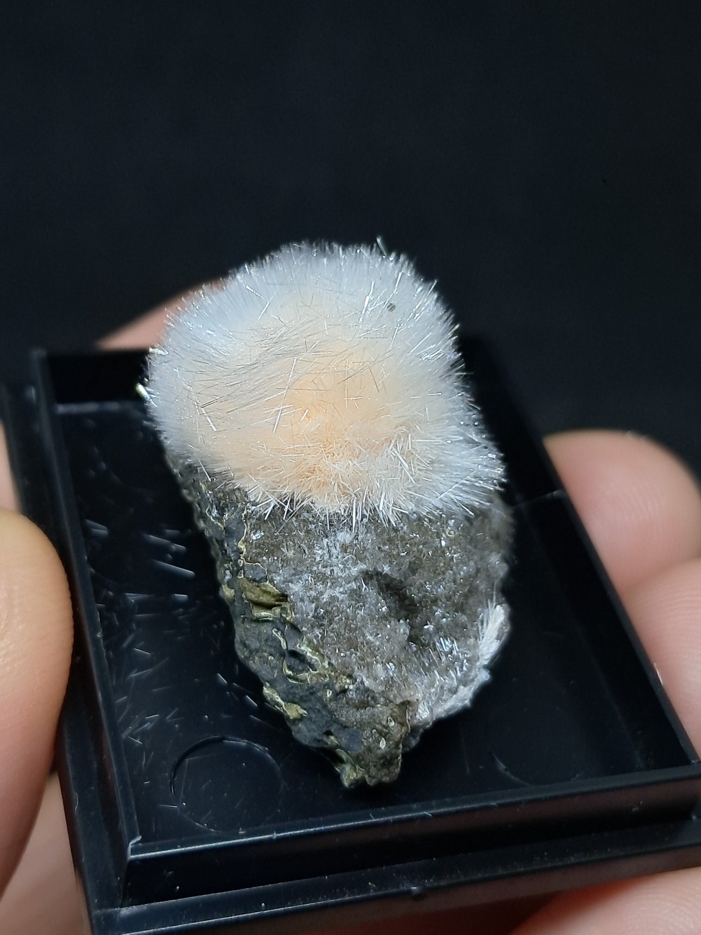 Mesolita color melocotón sobre heulandita (Madhya Pradesh), cristal natural | Ejemplar mineral n.° MS13
