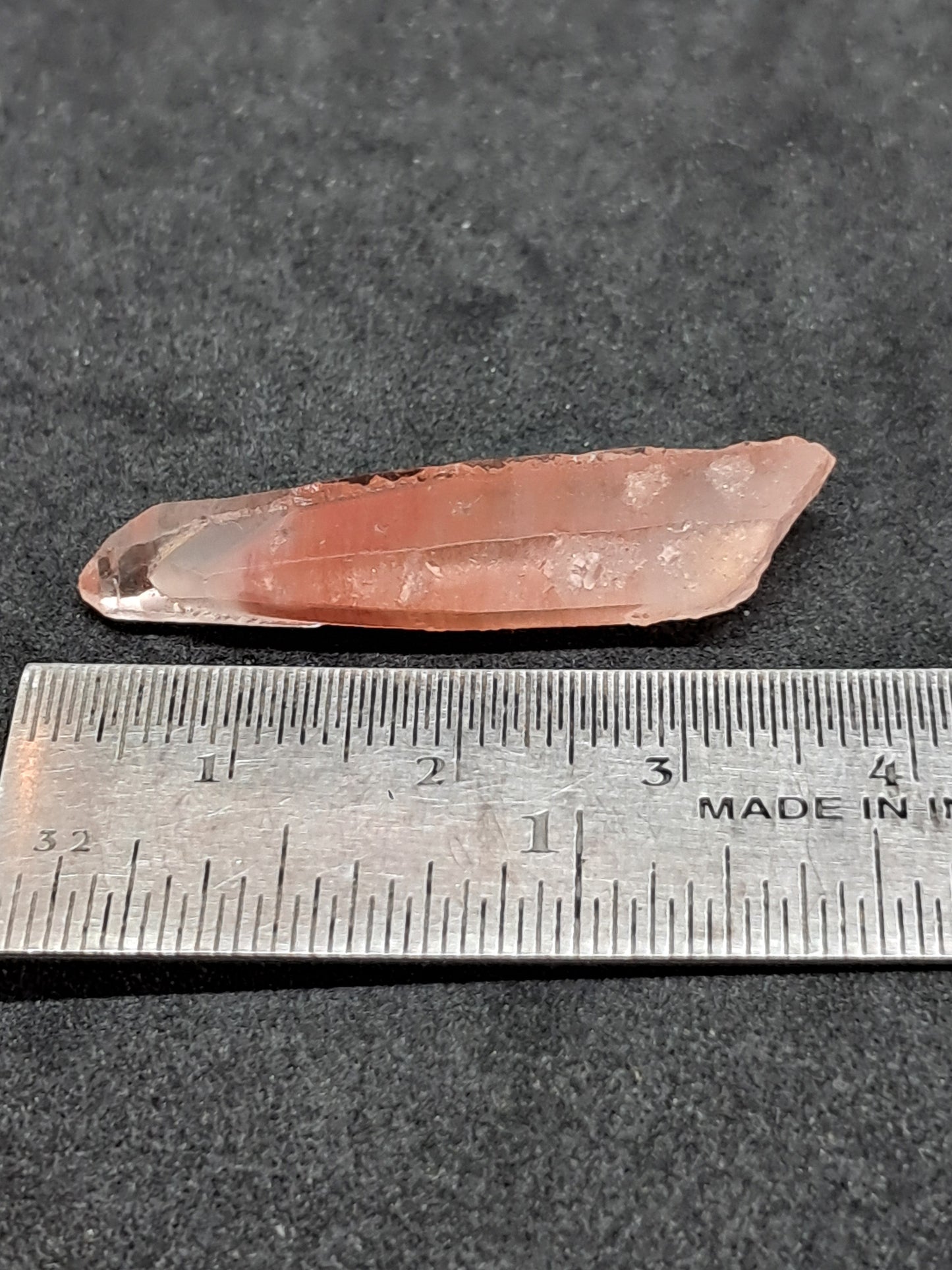 Punta de cristal natural de cuarzo fantasma hematita (Telangana) | Ejemplar mineral n.° HPQ12