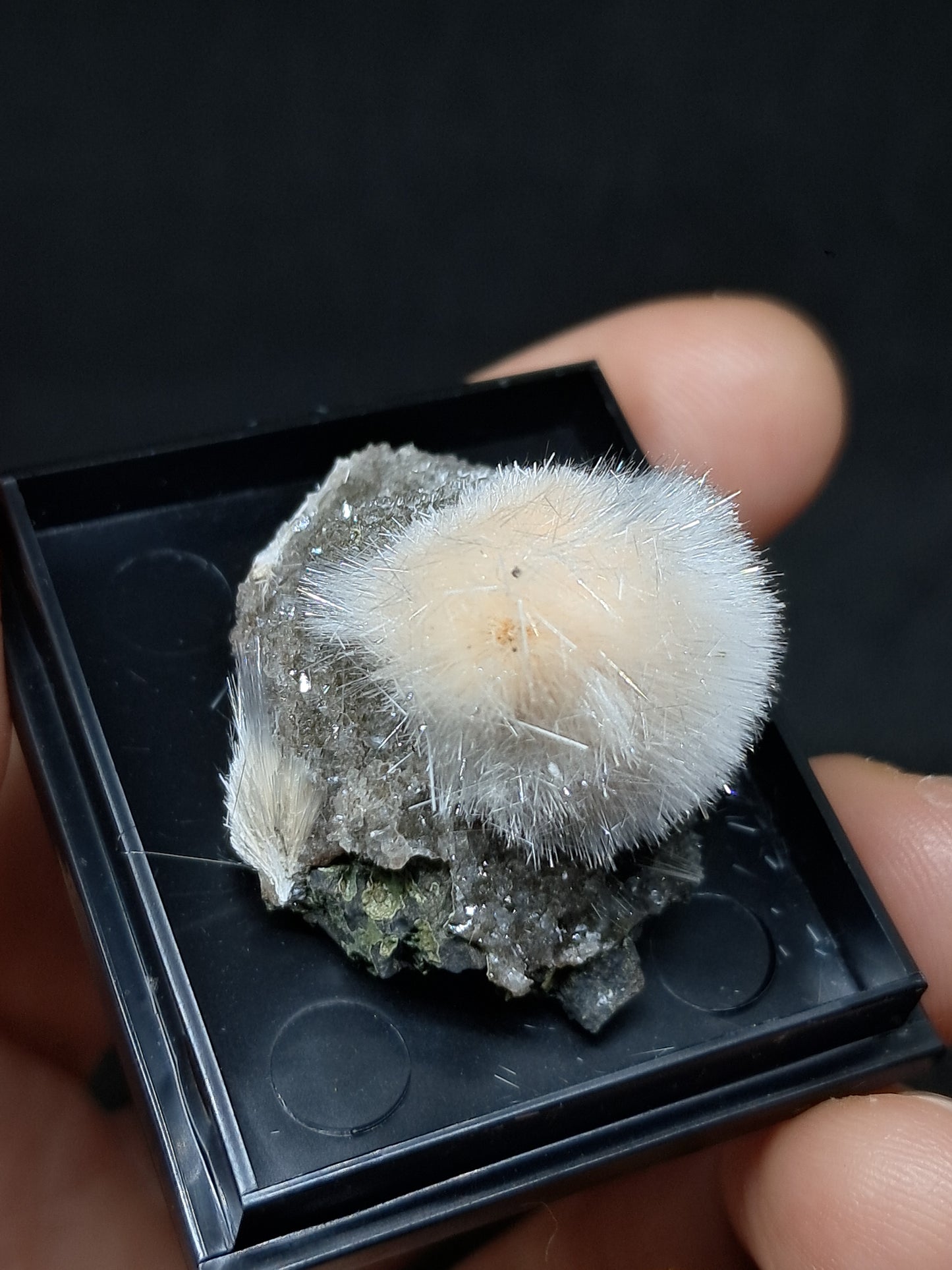 Mesolita color melocotón sobre heulandita (Madhya Pradesh), cristal natural | Ejemplar mineral n.° MS13
