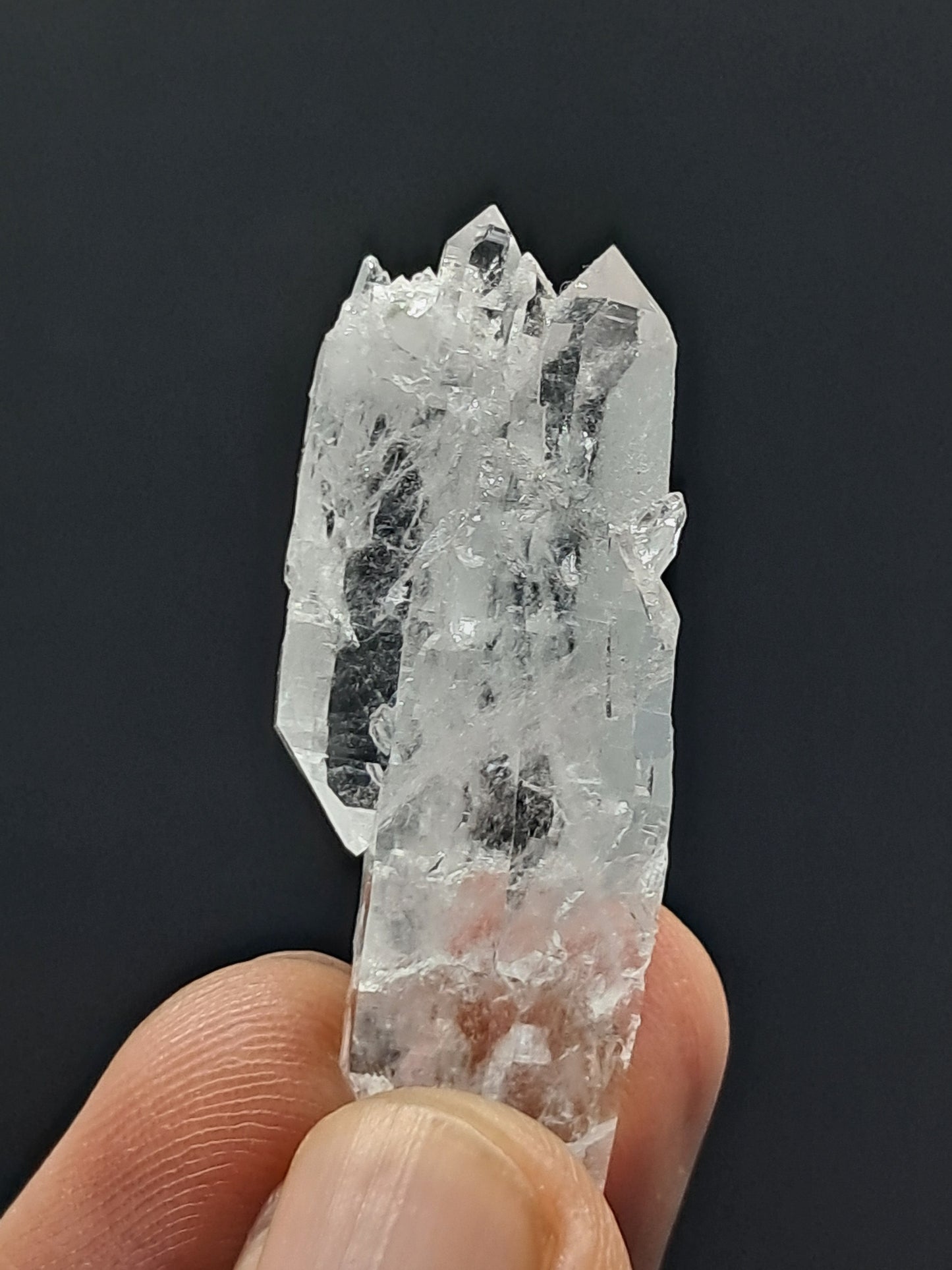 Cúmulo biterminado de cuarzo superclaro Faden (Santander, Colombia) Punta natural | Ejemplar mineral n.° COQ20