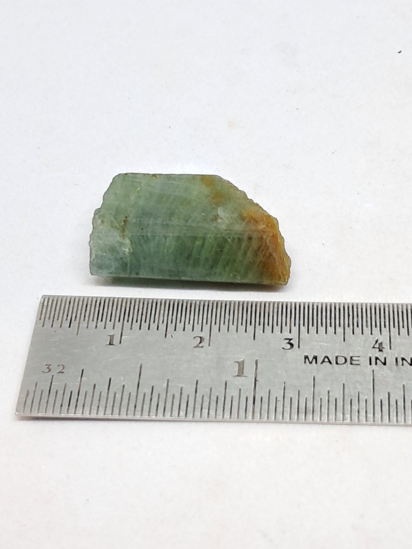 Aguamarina (Karur) Cristal hexagonal en bruto | Ejemplar mineral n.° AQM22
