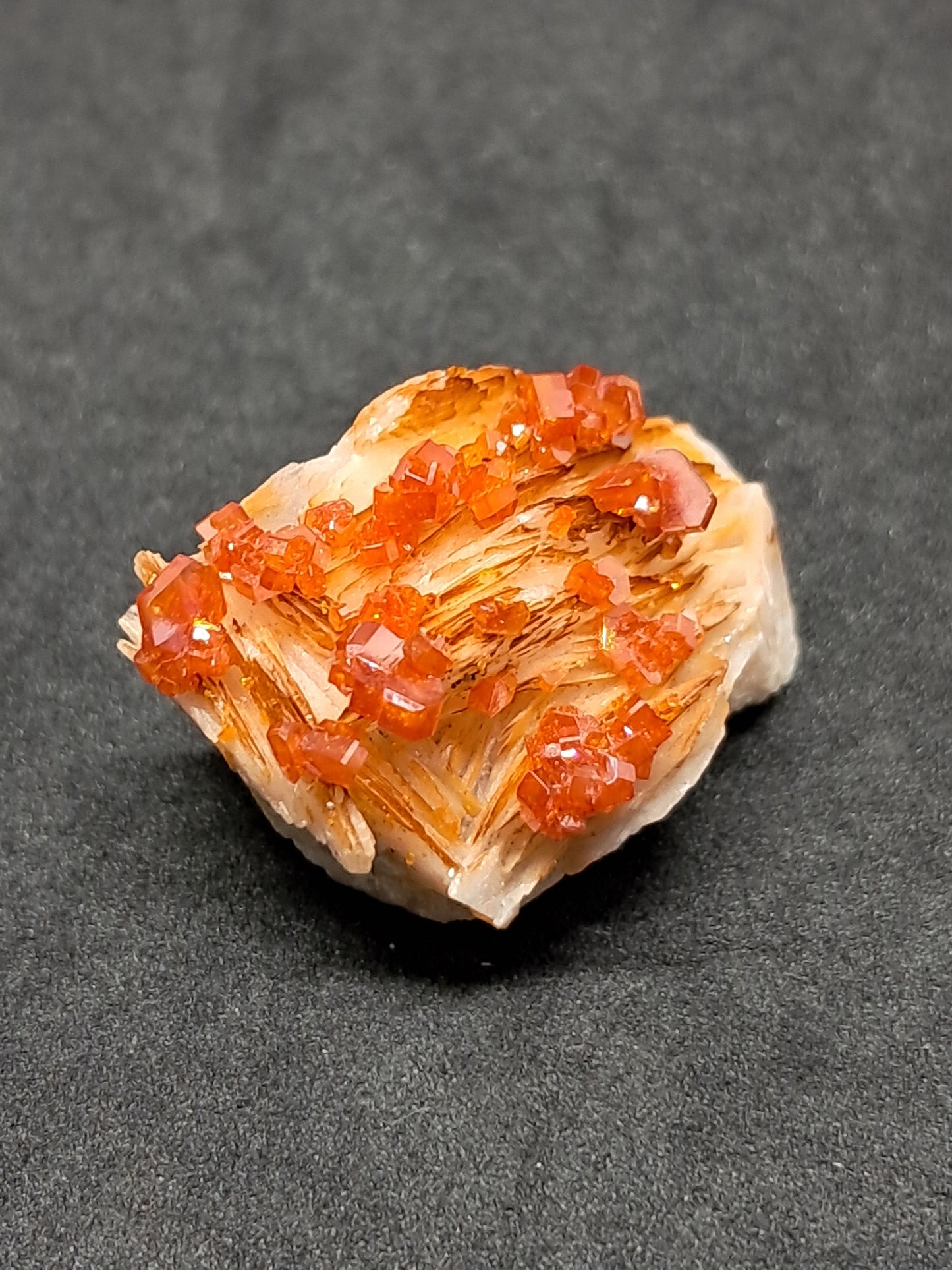 High grade Vanadinite (Non-precious Natural Stone) #VD7