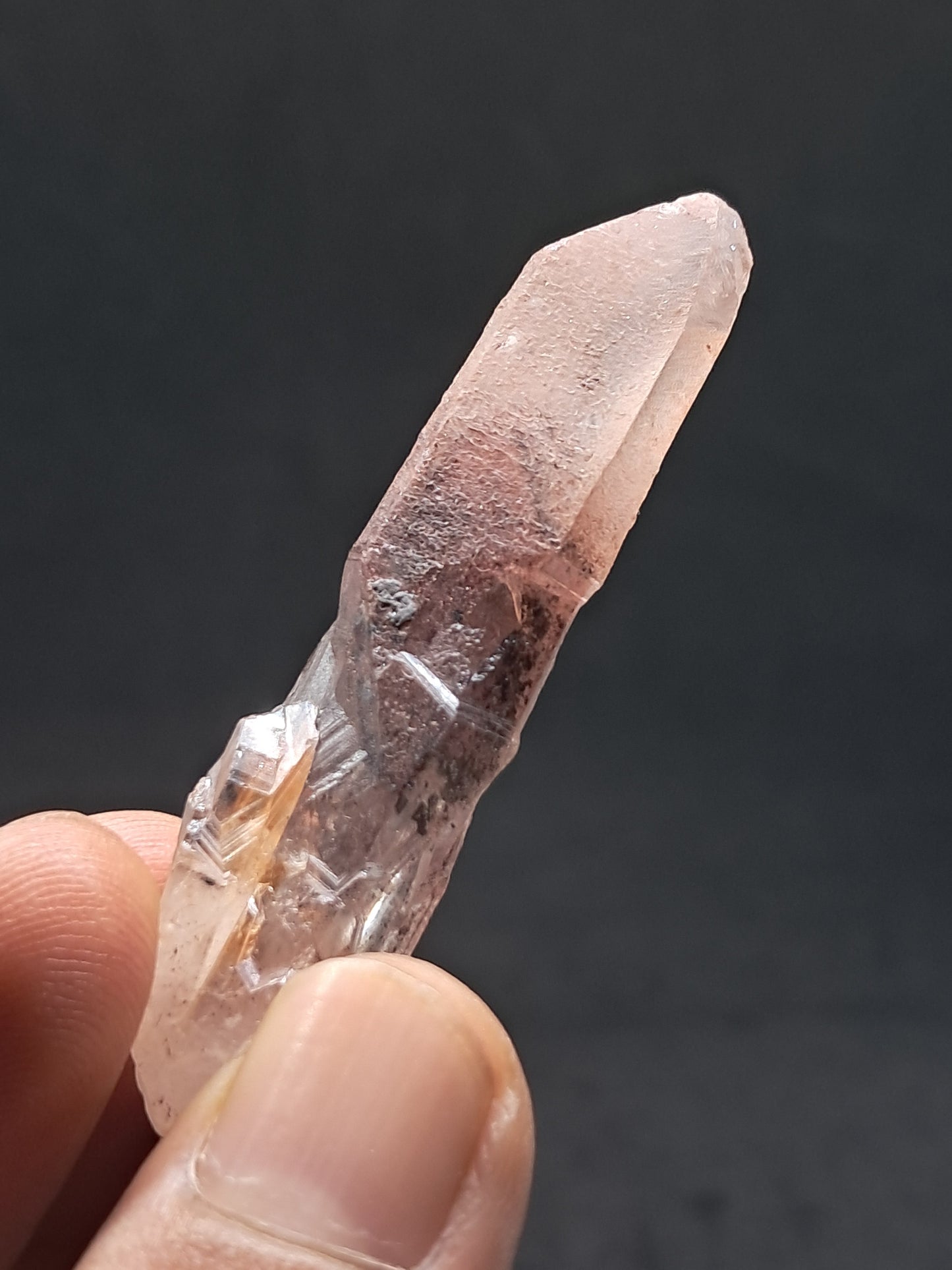 Cuarzo fantasma hematita (Telangana) Cristal natural | Punta grande | Ejemplar mineral n.° HPQ39