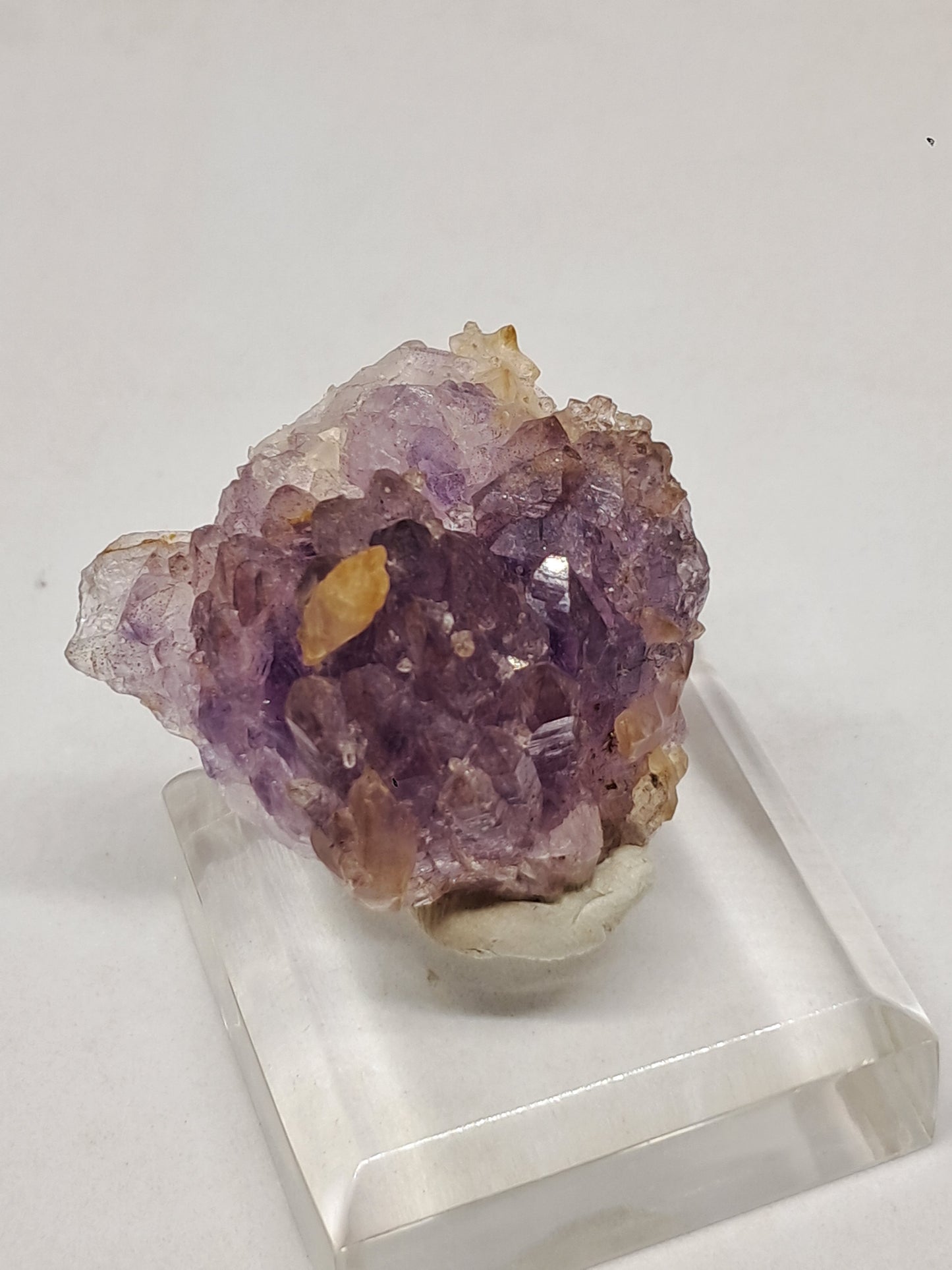 Amatista en forma de cetro con calcita reactiva a los rayos UV (Karur) | Cristal en bruto | Piedra natural | Ejemplar mineral n.° KA131
