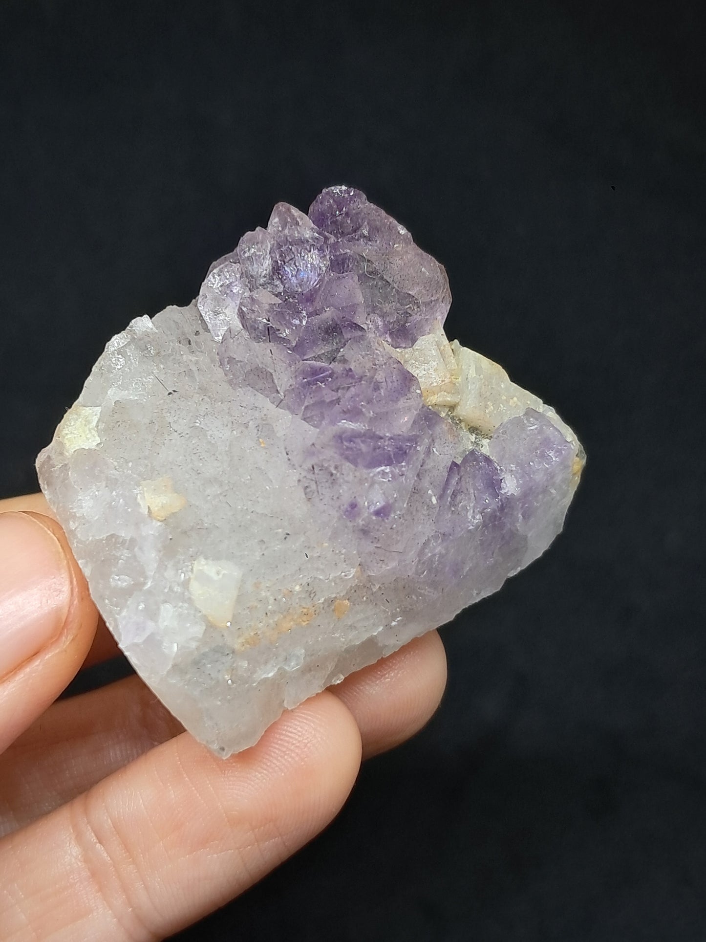 Amatista Elestial sobre cuarzo con feldespato (Karur) | Aglomerado de cristales en bruto | Piedra natural | Ejemplar mineral n.° KA125