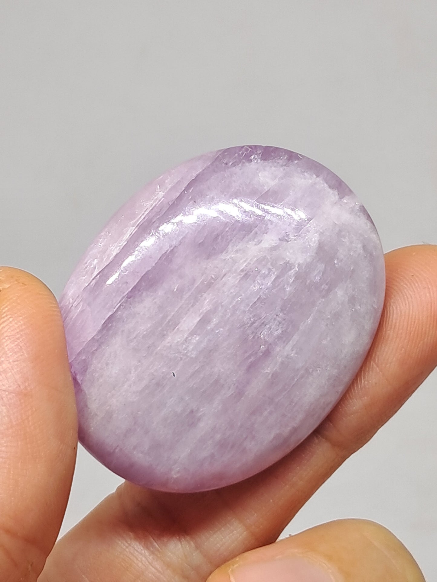 Piedra de palma de kunzita (Madagascar) pulida | Cristal natural n.° KZ5
