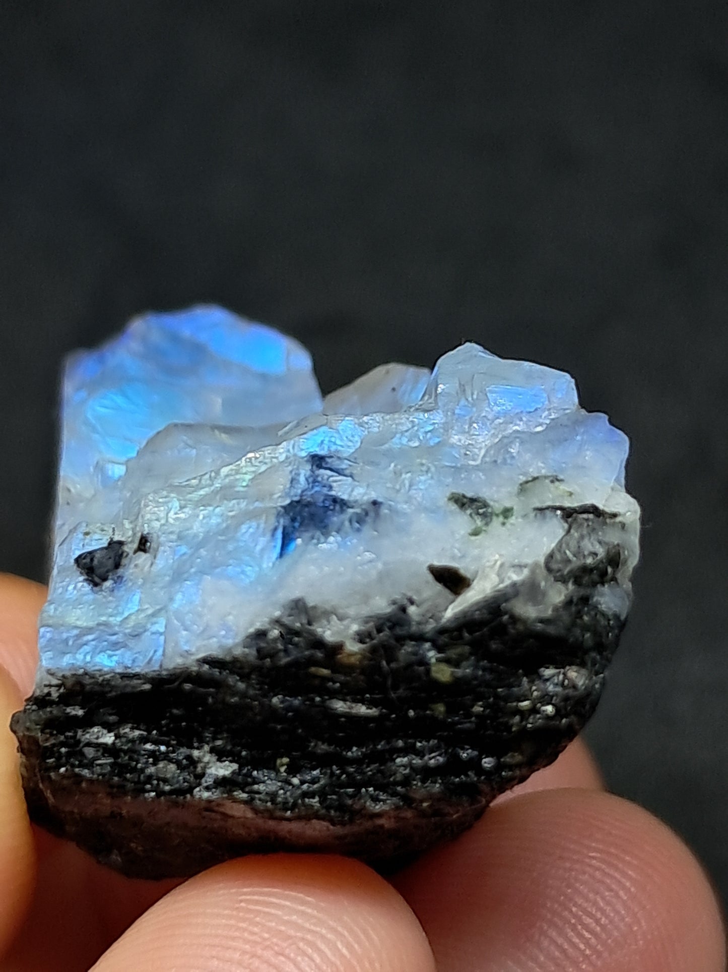 Piedra lunar arcoíris de alta calidad (Odisha) en bruto | Roca natural n.° MN9