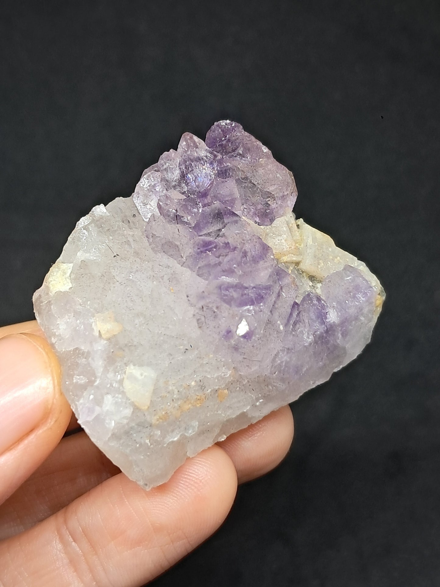 Amatista Elestial sobre cuarzo con feldespato (Karur) | Aglomerado de cristales en bruto | Piedra natural | Ejemplar mineral n.° KA125