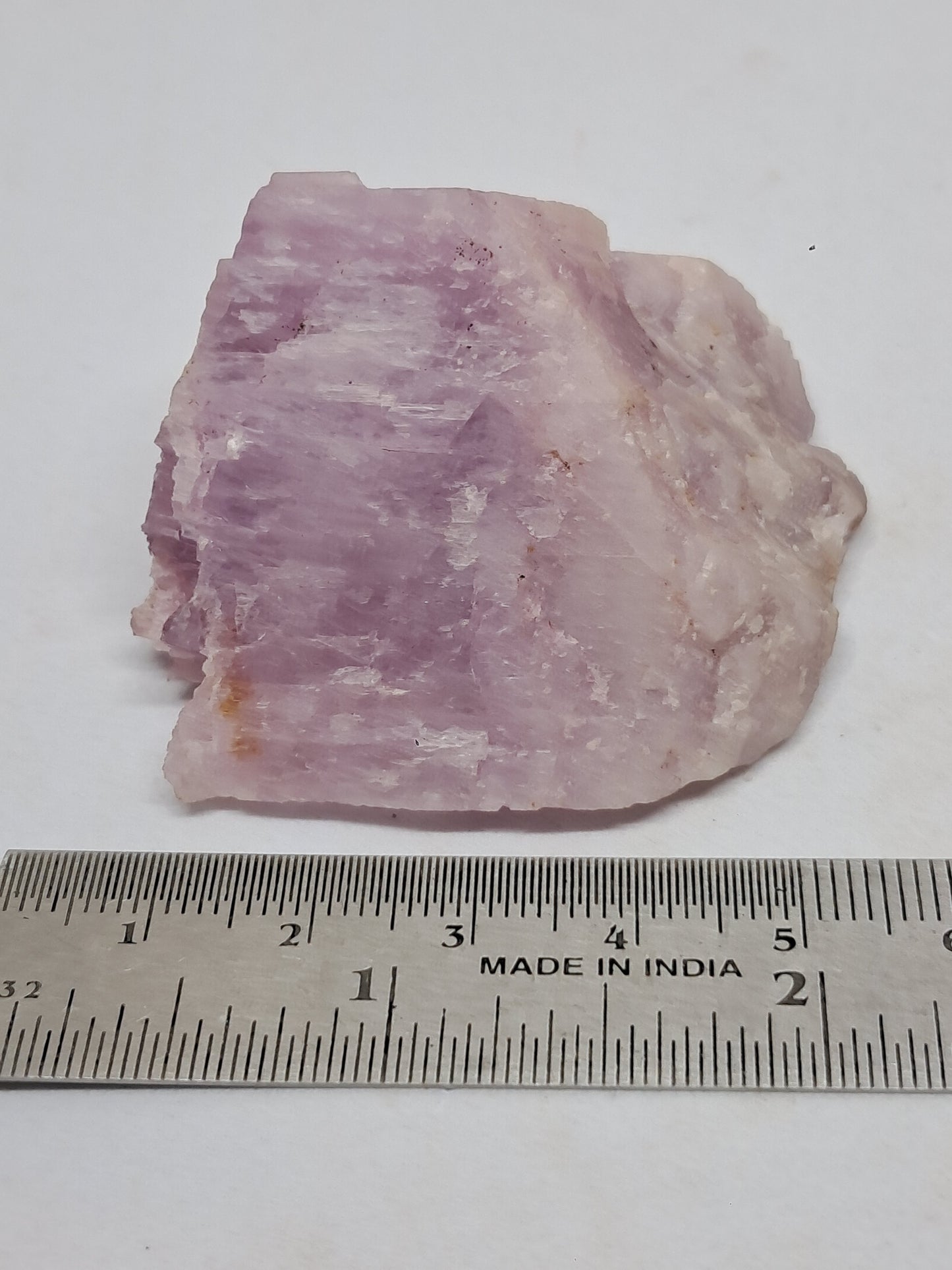 Cristal de kunzita en bruto (Madagascar), piedra natural en bruto | Espécimen de espodumena n.° KZ2