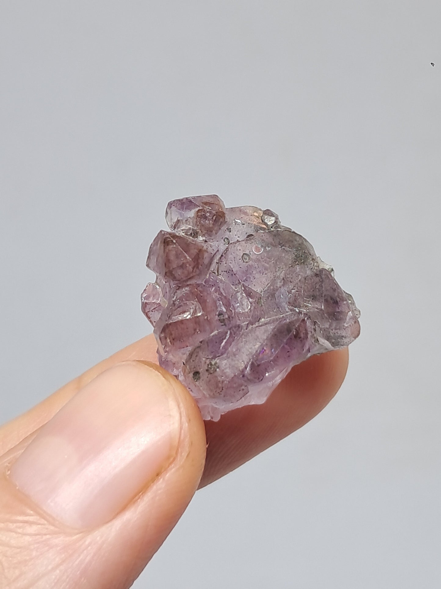Amatista Elestial Super Seven (Karur) | Cúmulo de cristales en bruto | Piedra natural | Ejemplar mineral n.° KA137