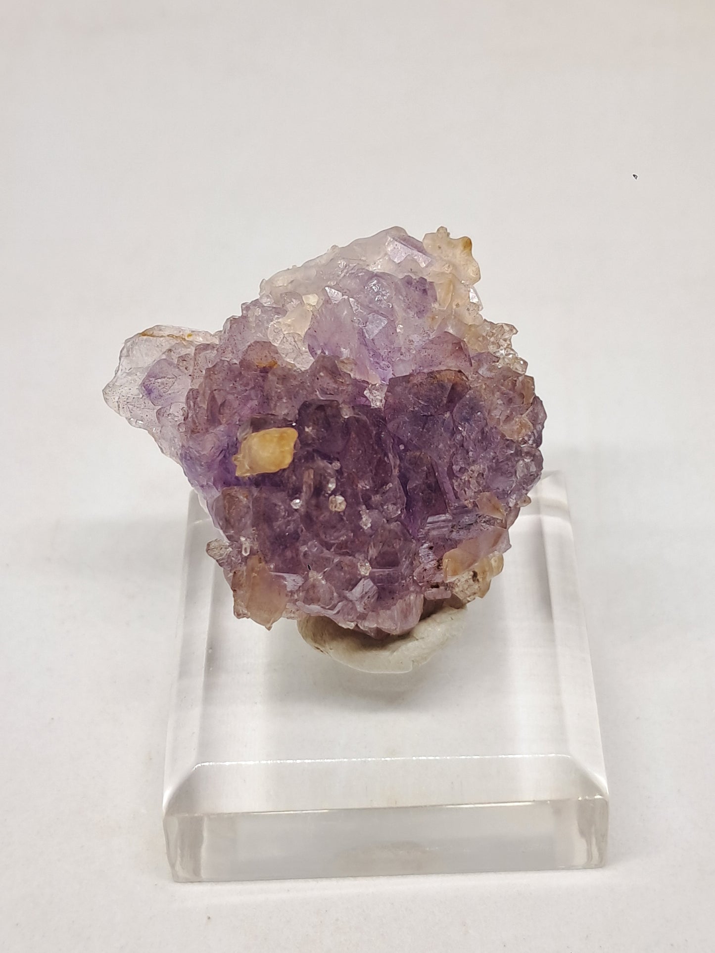 Amatista en forma de cetro con calcita reactiva a los rayos UV (Karur) | Cristal en bruto | Piedra natural | Ejemplar mineral n.° KA131