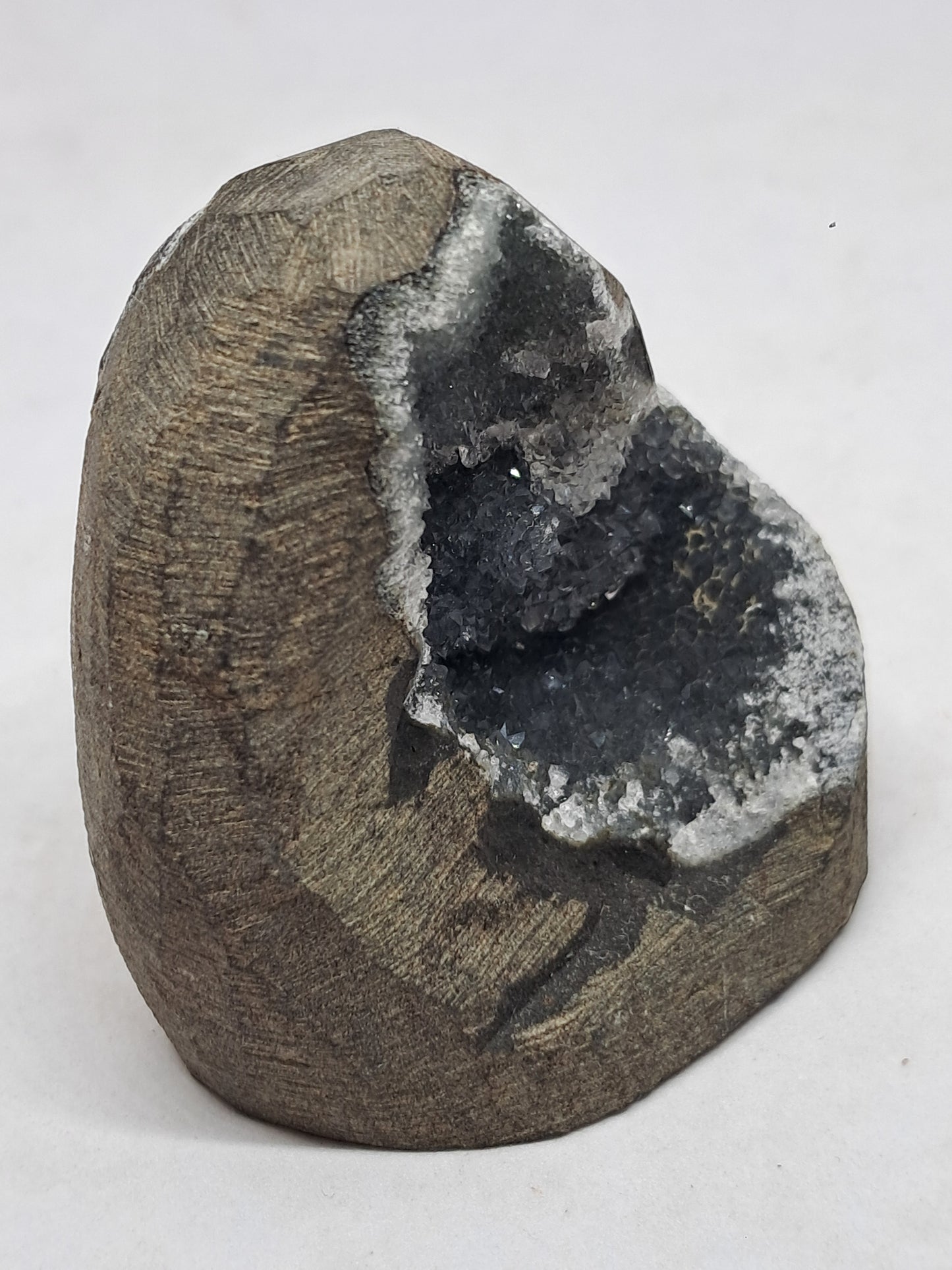 Calcedonia negra en geoda de basalto (Nashik) | Cristal natural | Minerales y fósiles #BC18