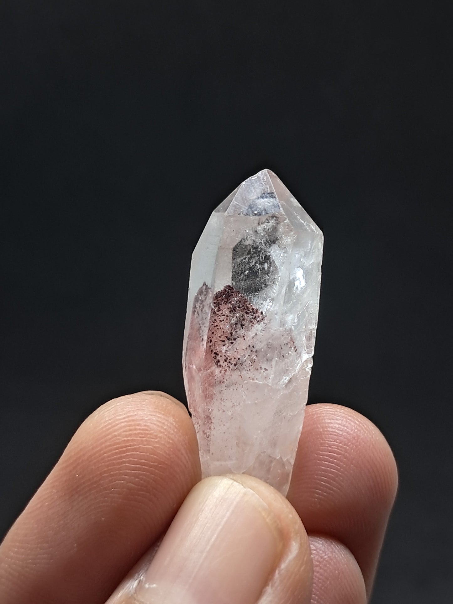 Punta de cristal natural de cuarzo fantasma hematita (Telangana) | Ejemplar mineral n.° HPQ28