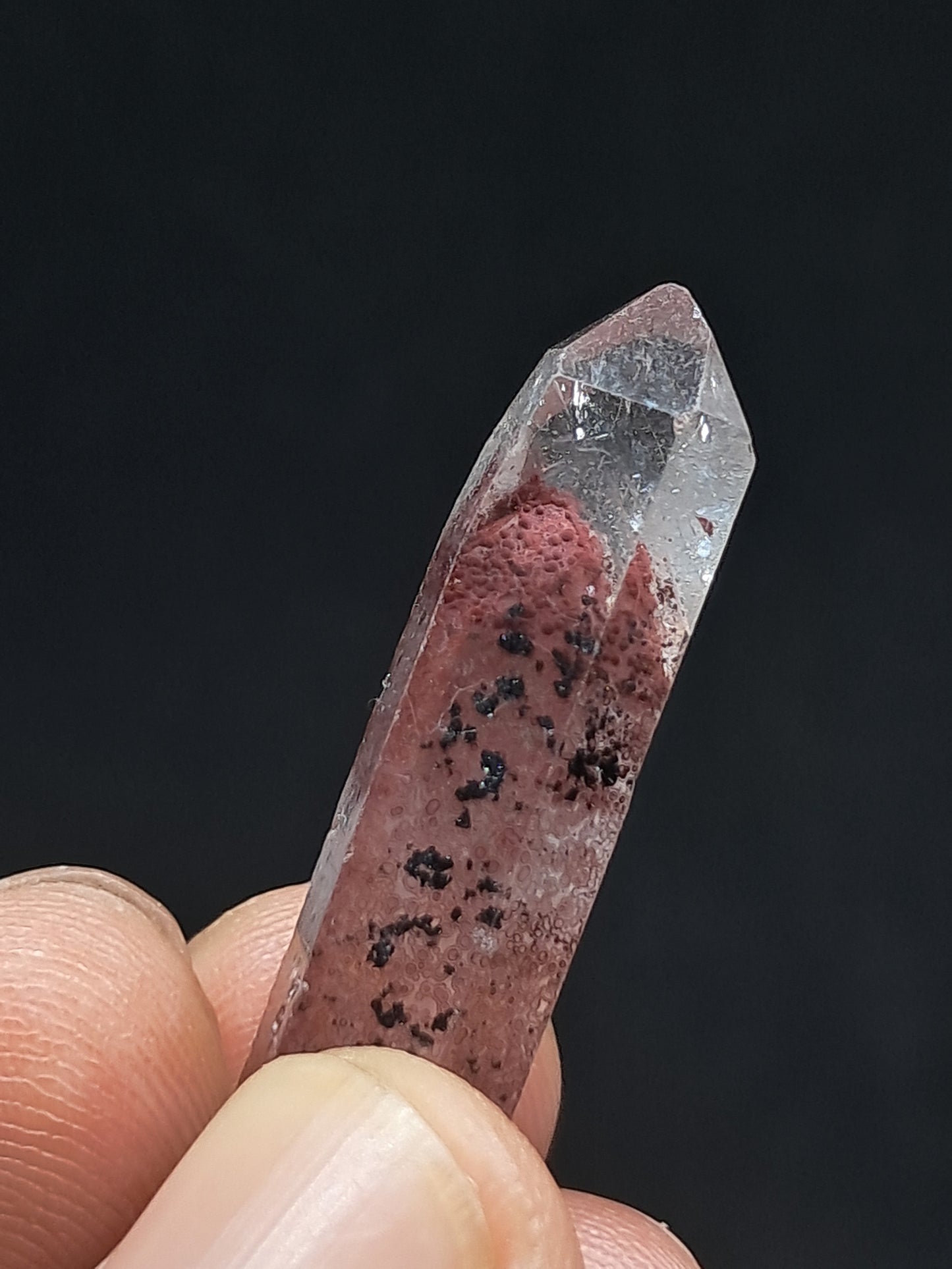 Punta de cristal natural de cuarzo fantasma hematita (Telangana) | Ejemplar mineral n.° HPQ25
