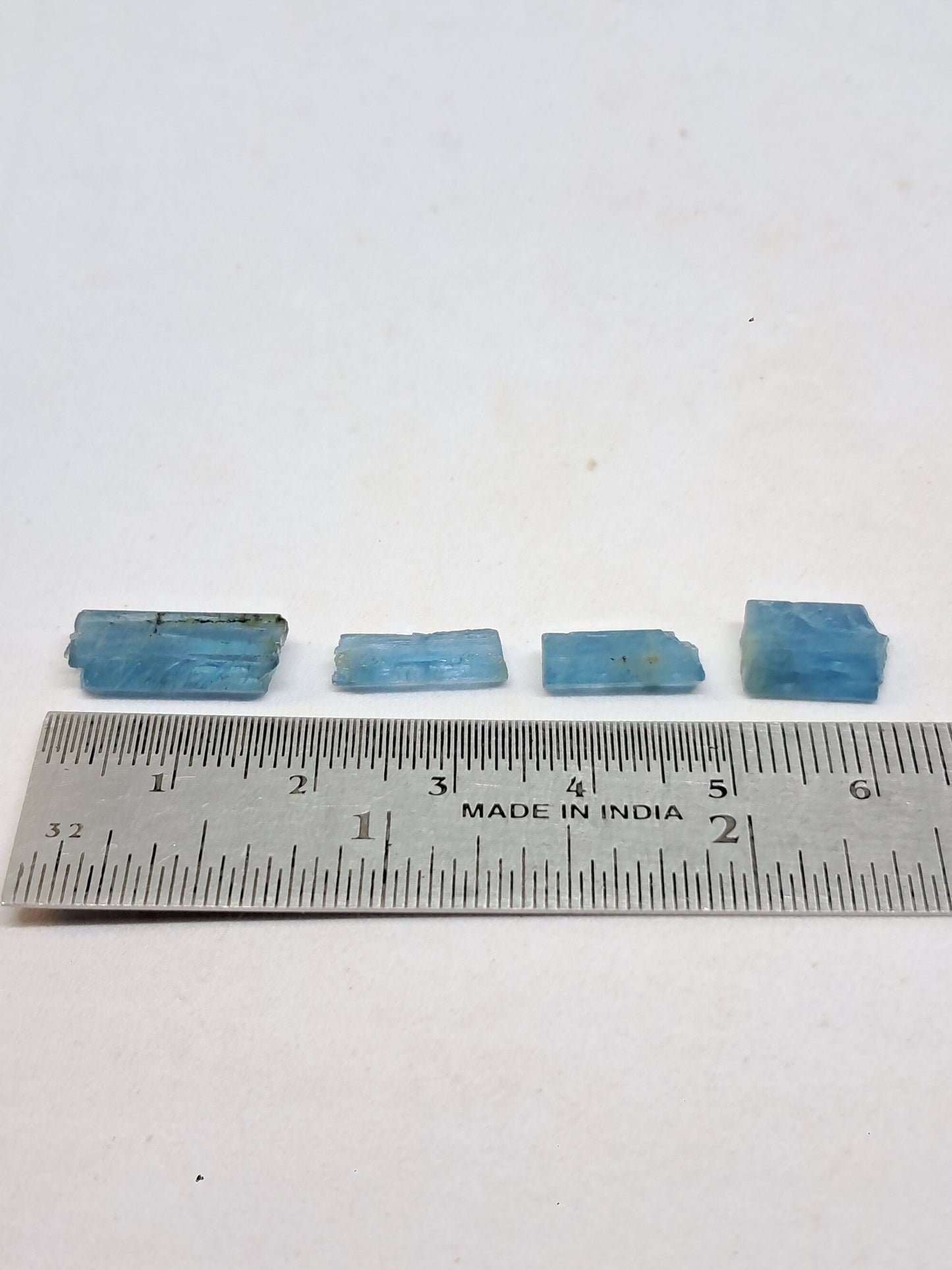Juego de 4 Aguamarinas (Karur) en Bruto, Cristales Hexagonales de *Calidad Gema* | Ejemplar Mineral #AQM39