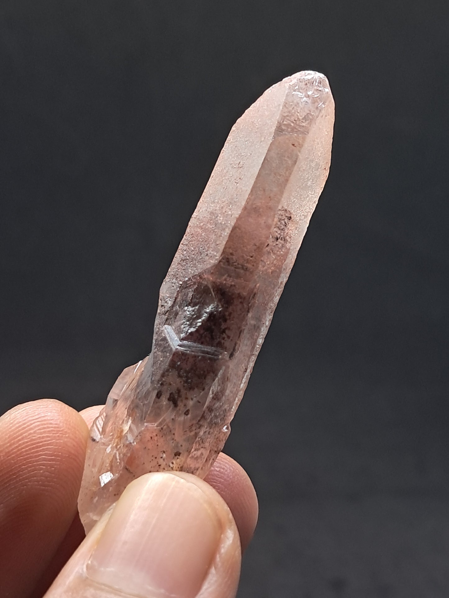 Cuarzo fantasma hematita (Telangana) Cristal natural | Punta grande | Ejemplar mineral n.° HPQ39