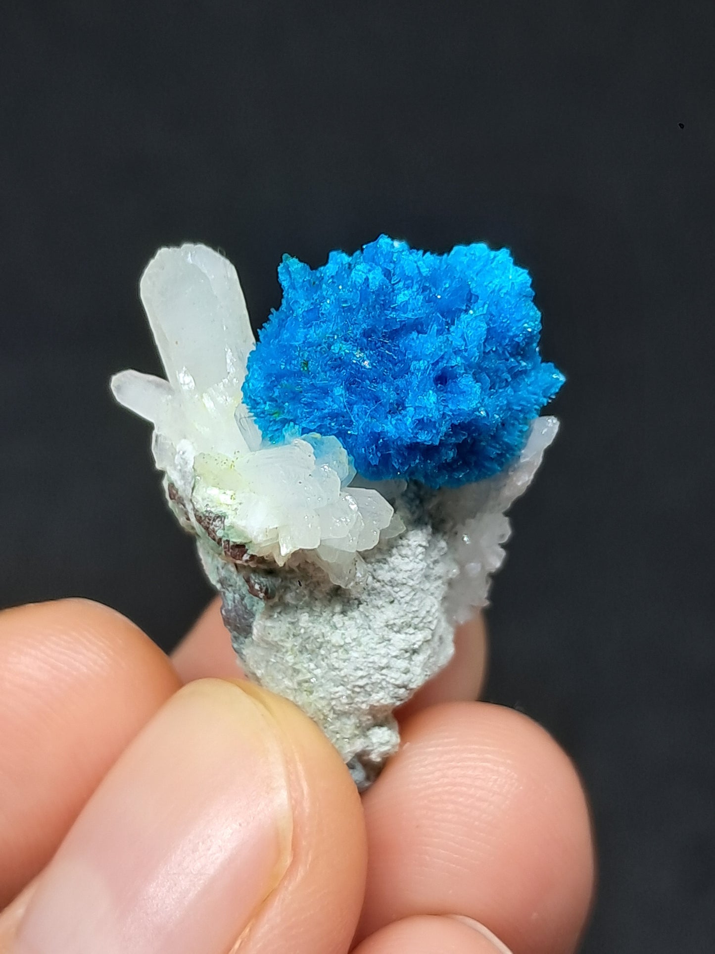 Pentagonita con estilbita sobre matriz de heulandita (wagholi), piedra en bruto | Cristal natural | Ejemplar mineral raro n.° CV27
