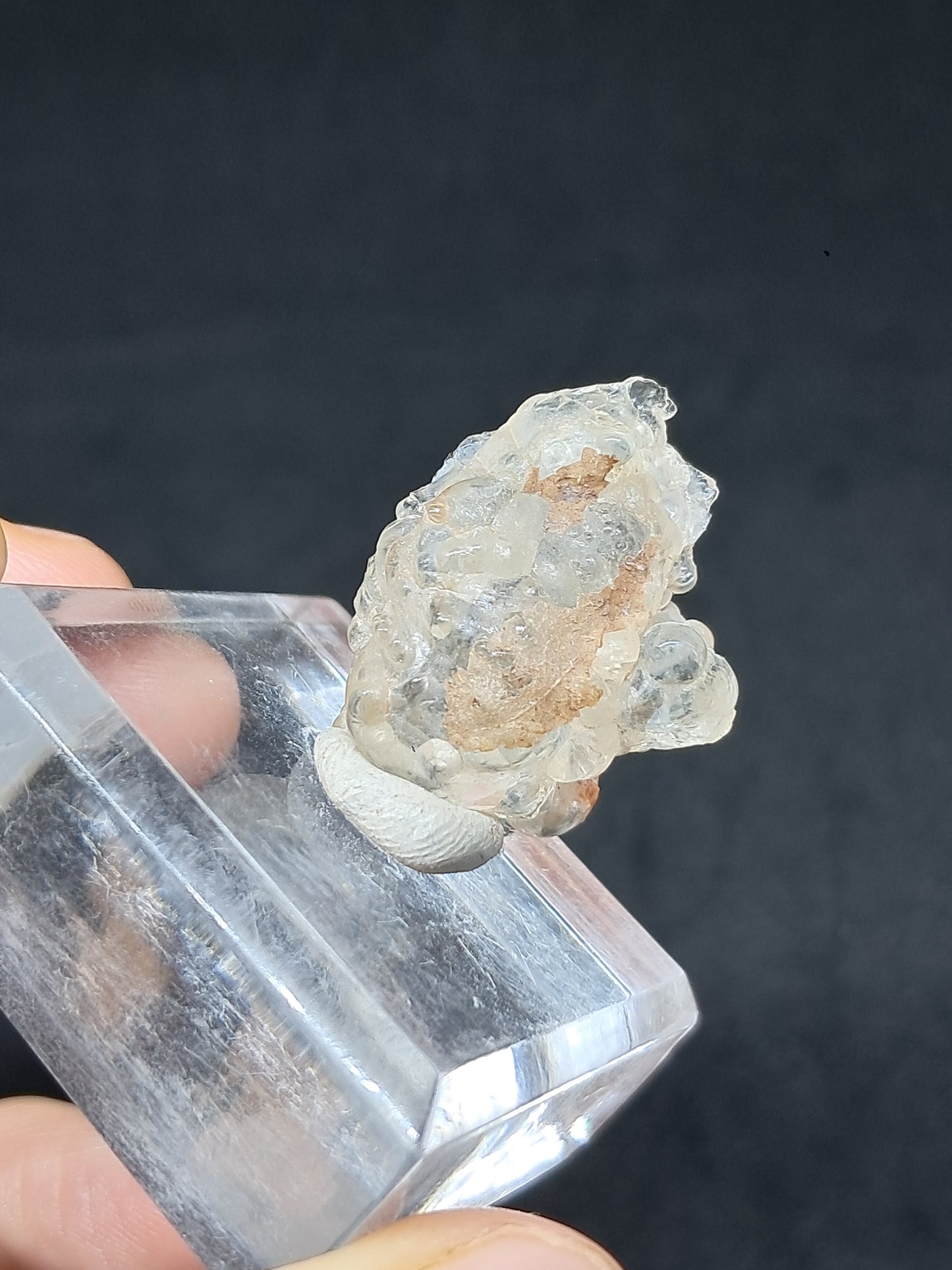 Ópalo hialita (México), piedra cristalina en bruto reactiva a los rayos UV | Ejemplar mineral n.° OH6