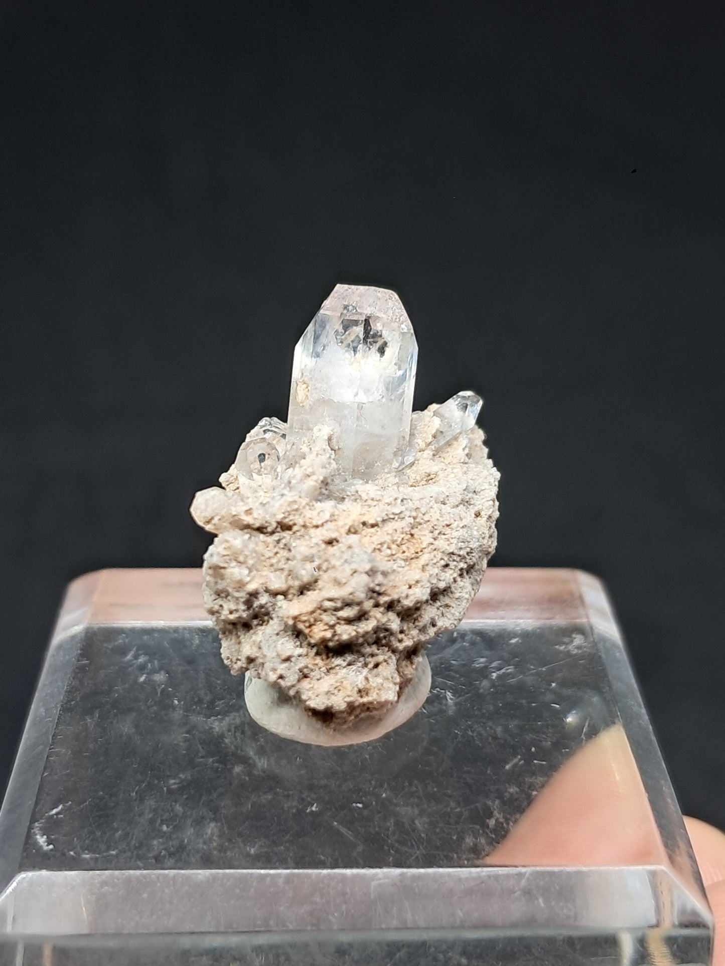 Cristal de topacio blanco natural en matriz (México), piedra preciosa rara | Ejemplar mineral n.° TPZ4