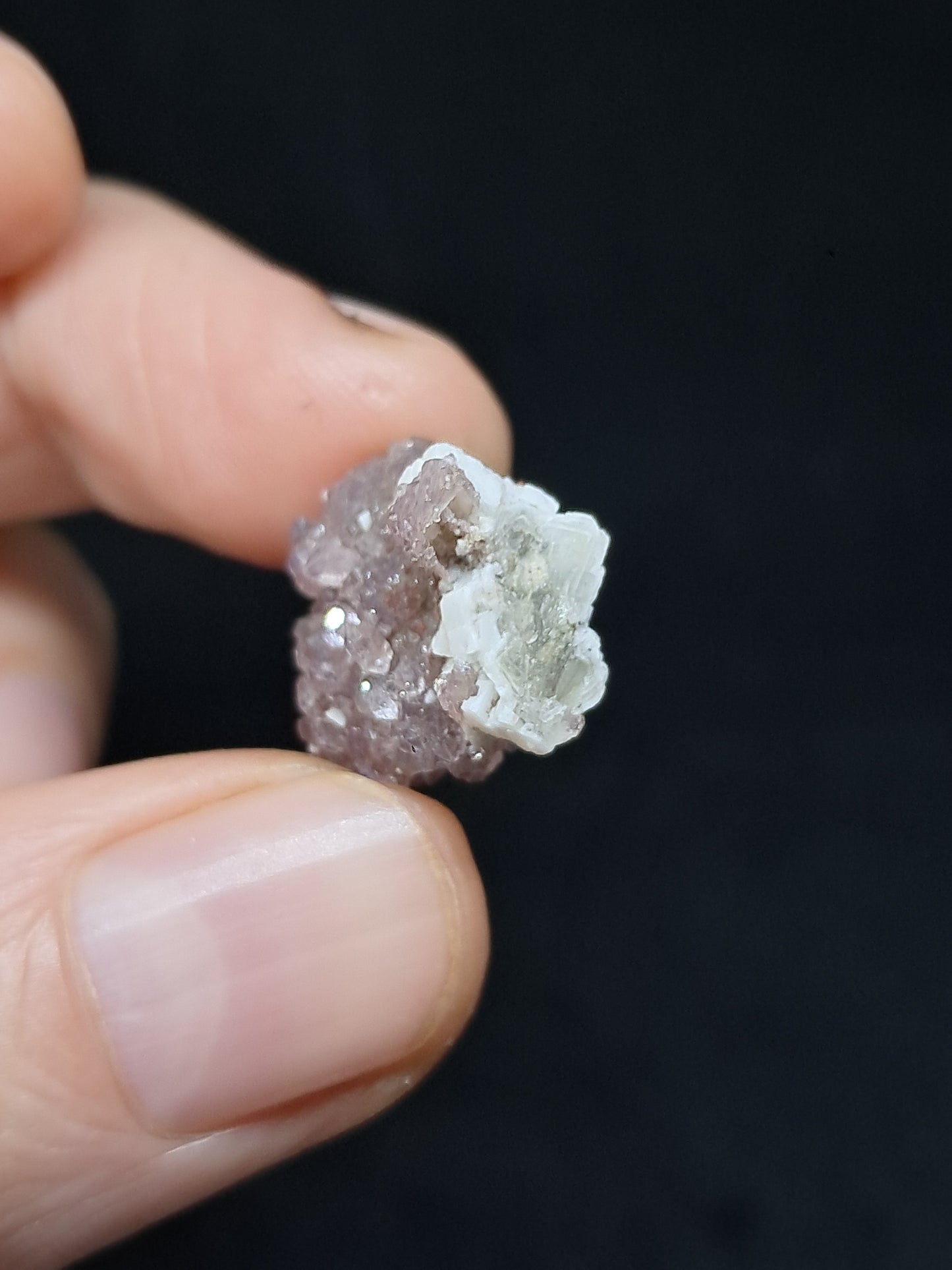 Cúmulo de amatista drusa sobre matriz de feldespato (Karur) | Cristal en bruto | Piedra natural | Ejemplar mineral n.° KA112