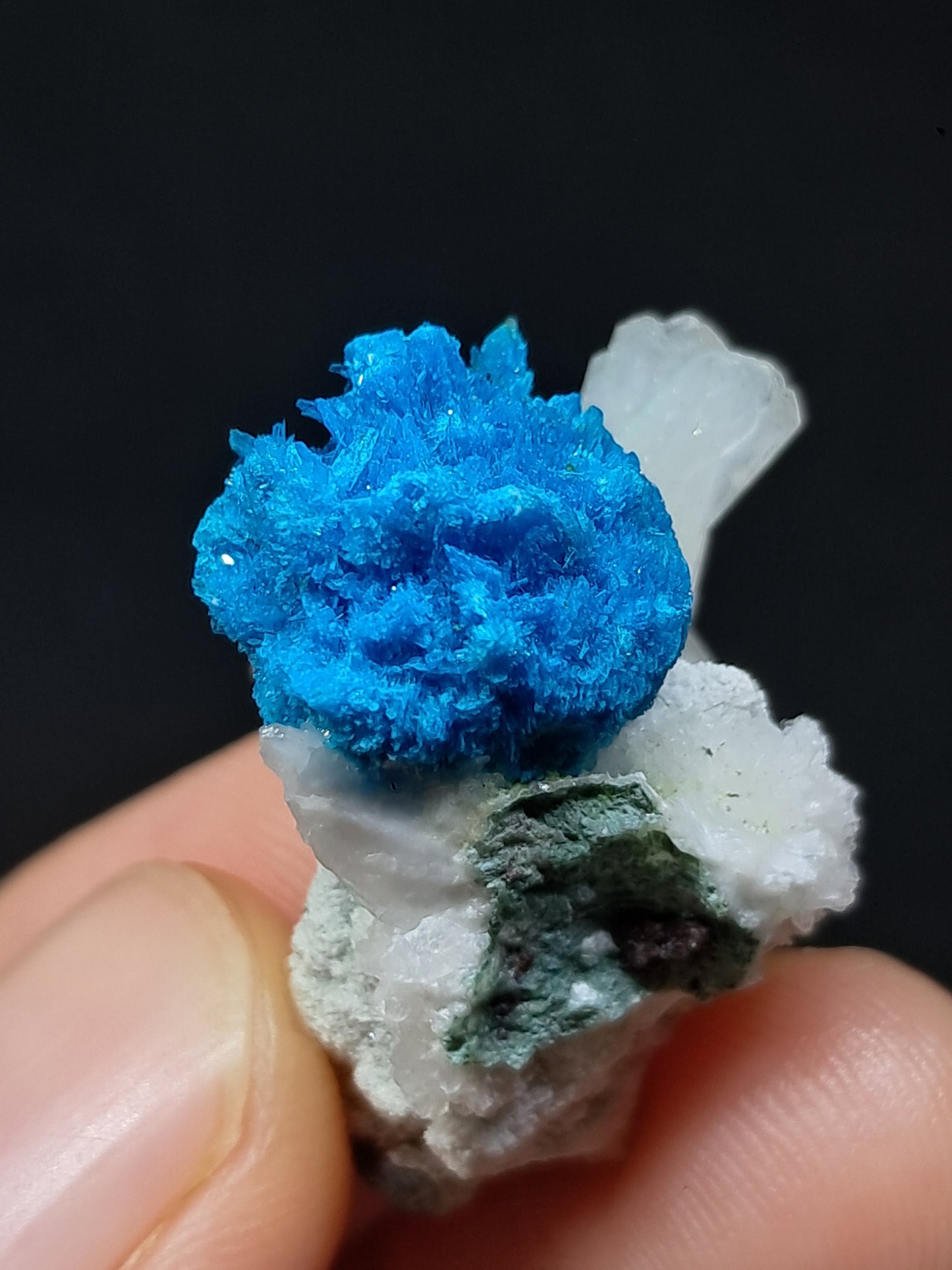 Pentagonita con estilbita sobre matriz de heulandita (wagholi), piedra en bruto | Cristal natural | Ejemplar mineral raro n.° CV27