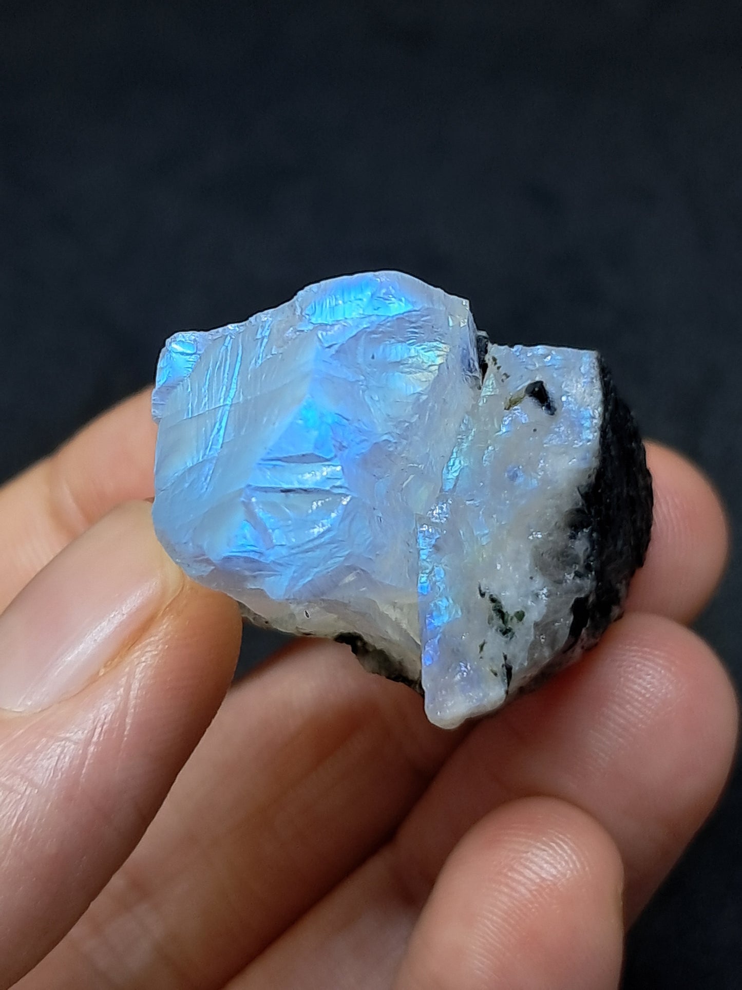 Piedra lunar arcoíris de alta calidad (Odisha) en bruto | Roca natural n.° MN10
