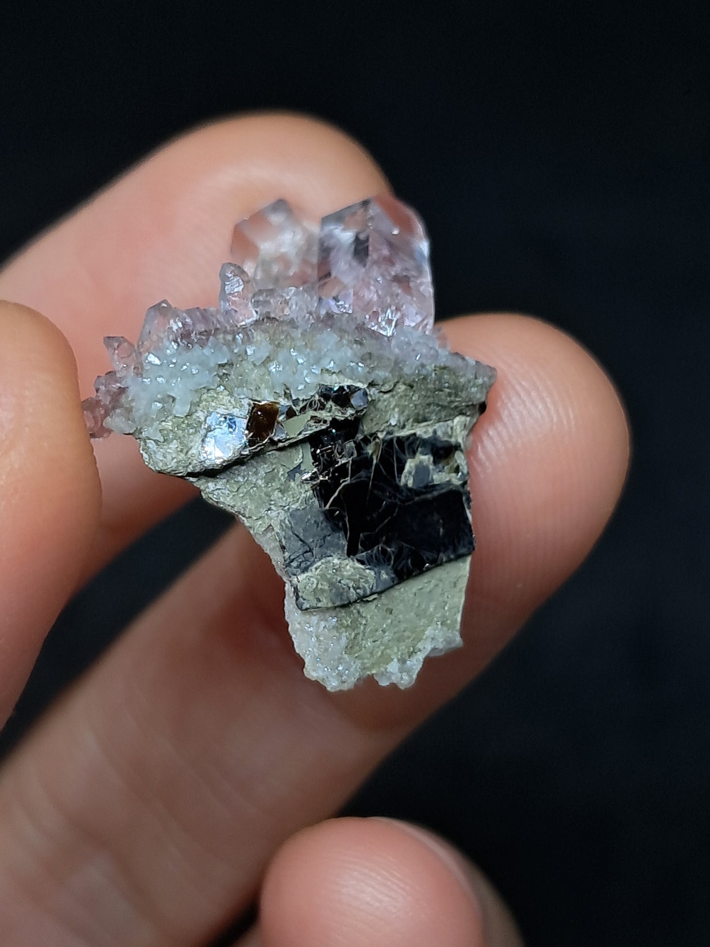 Cúmulo de cetro de amatista sobre base de calcedonia y mica Elestial (Karur) | Cúmulo de cristal | Piedra natural | Ejemplar mineral n.° KA99