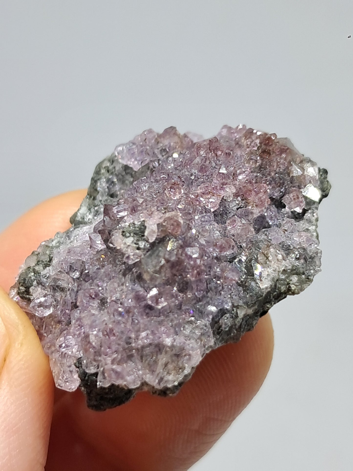 Amatista con cristales de hematita (Karur) | Piedra natural | Ejemplar mineral n.° KA84