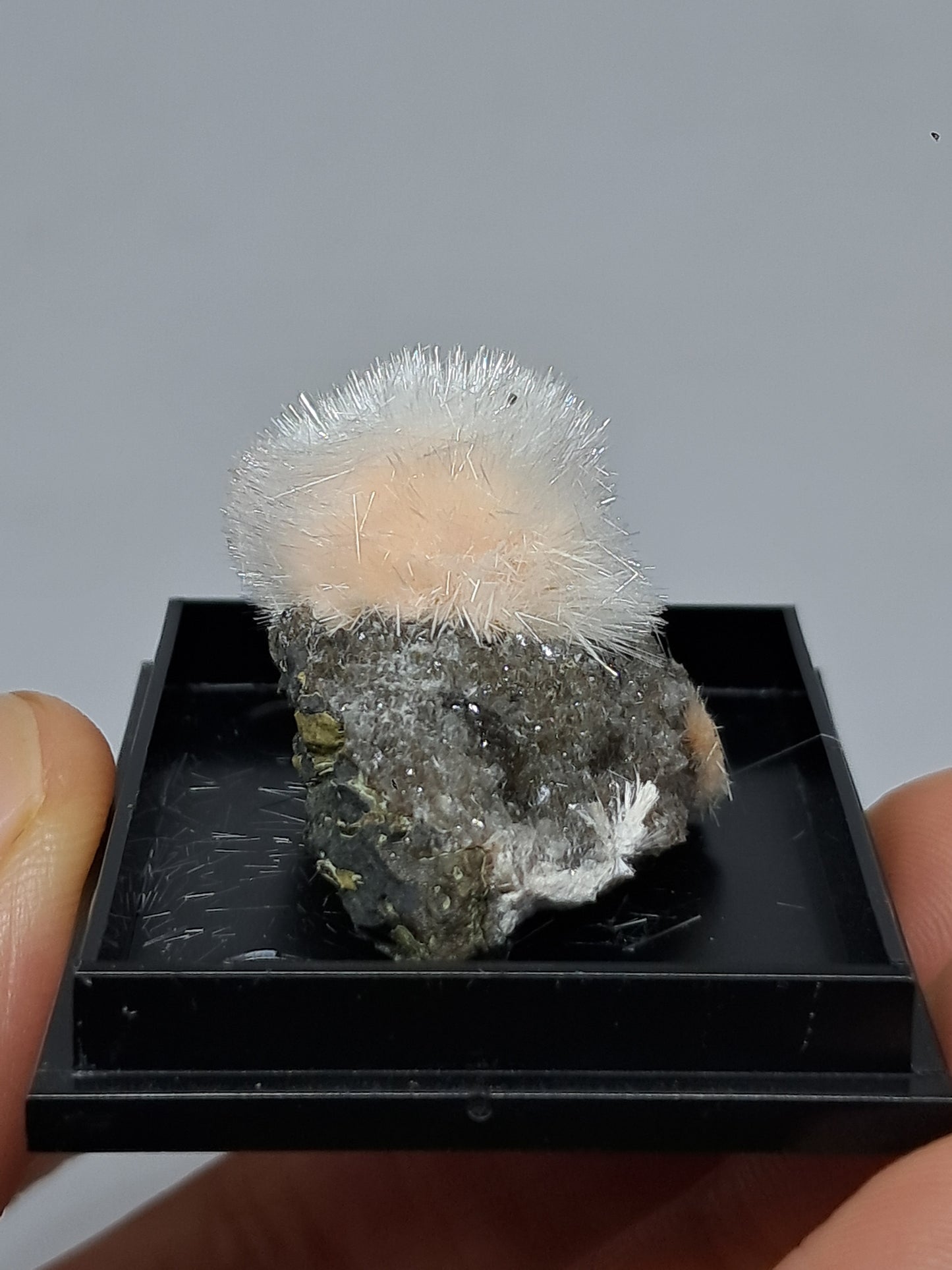 Mesolita color melocotón sobre heulandita (Madhya Pradesh), cristal natural | Ejemplar mineral n.° MS13