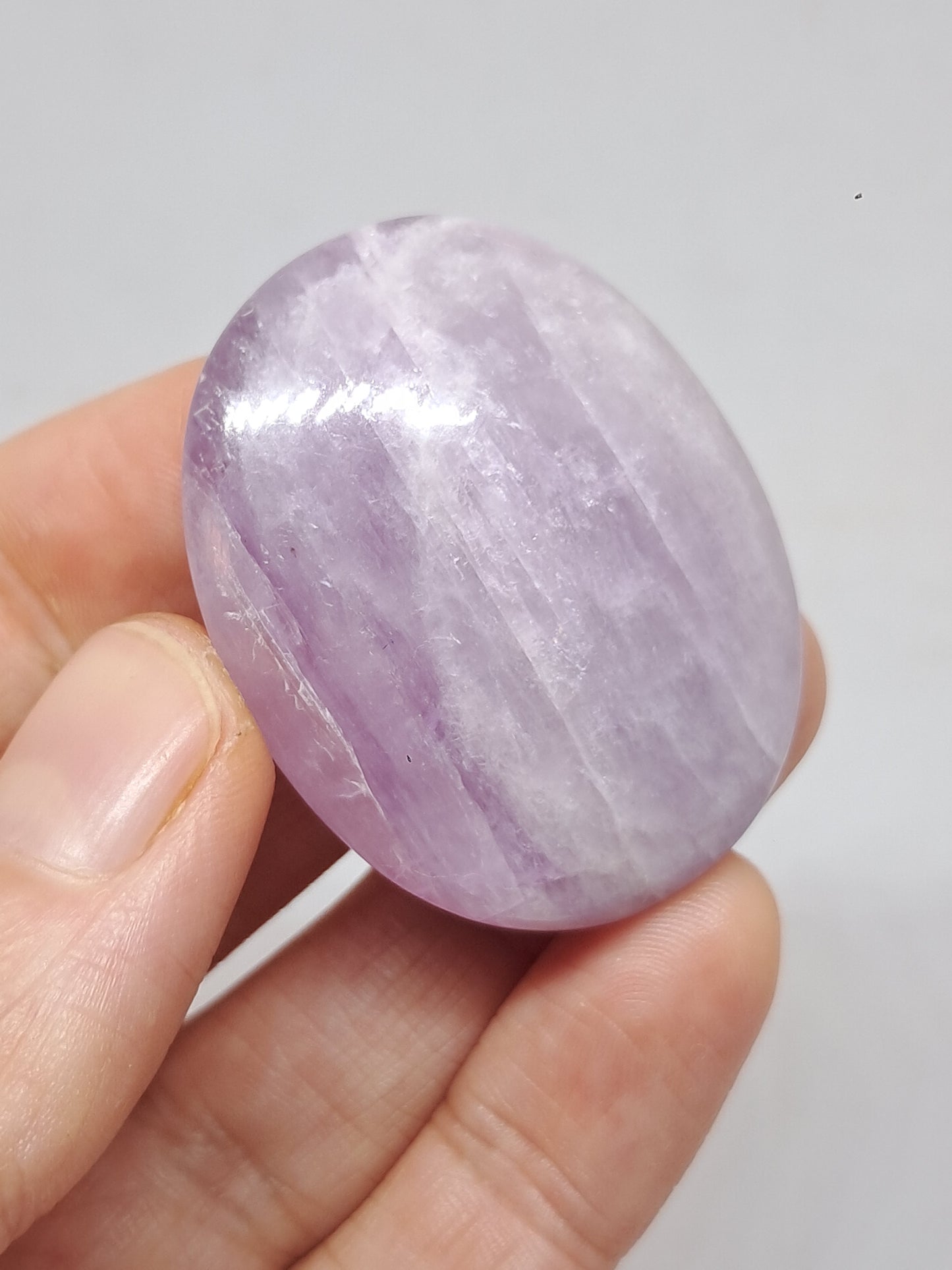 Piedra de palma de kunzita (Madagascar) pulida | Cristal natural n.° KZ5