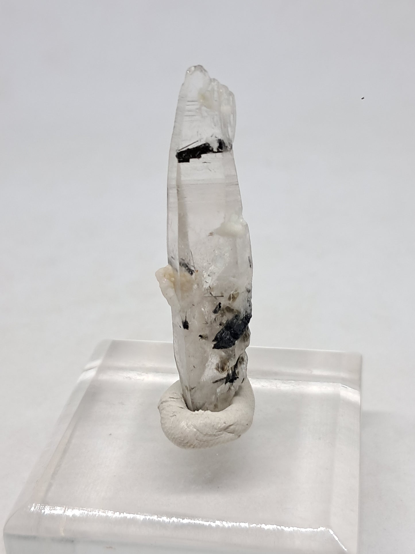 Punta de cristal de cuarzo turmalinado (karur), piedra natural | Ejemplar mineral n.° TQ28