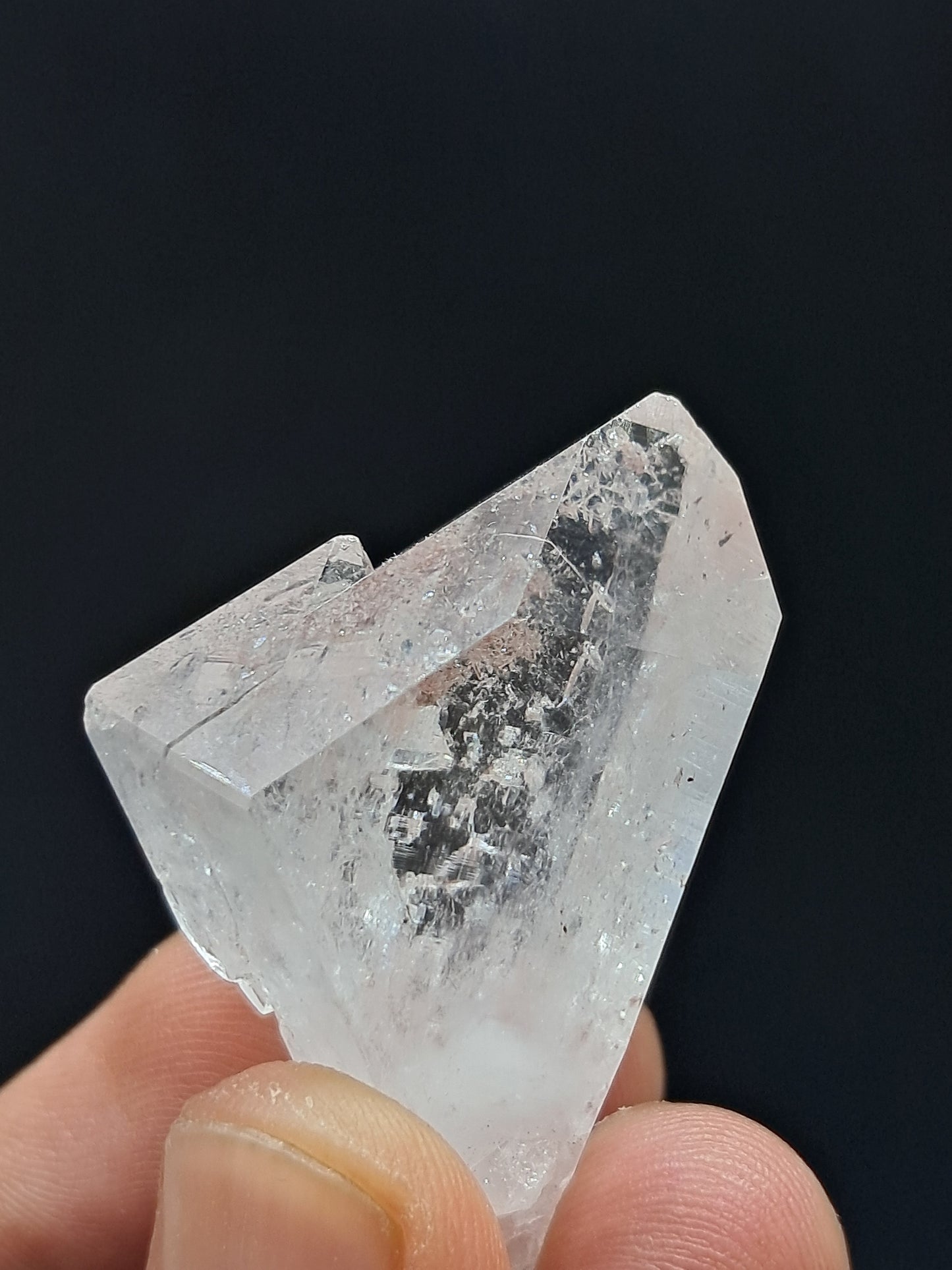 Punta natural de cuarzo transparente tabular estilo Faden (Santander, Colombia) | Ejemplar mineral n.° COQ22