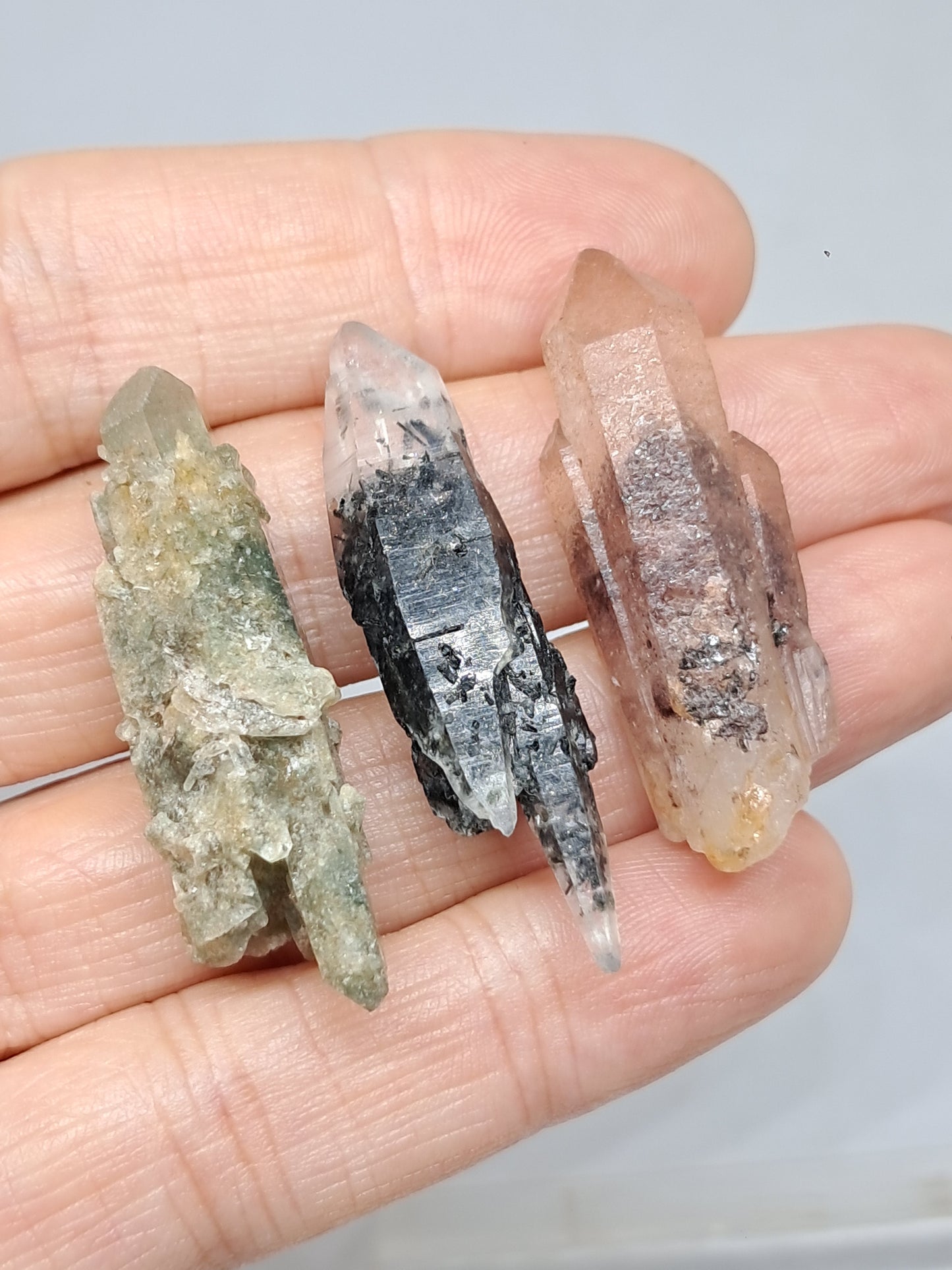 Juego de 3 puntas de cuarzo: clorita, turmalina y hematita fantasma | Cristales en bruto | Piedras en bruto #RCS18