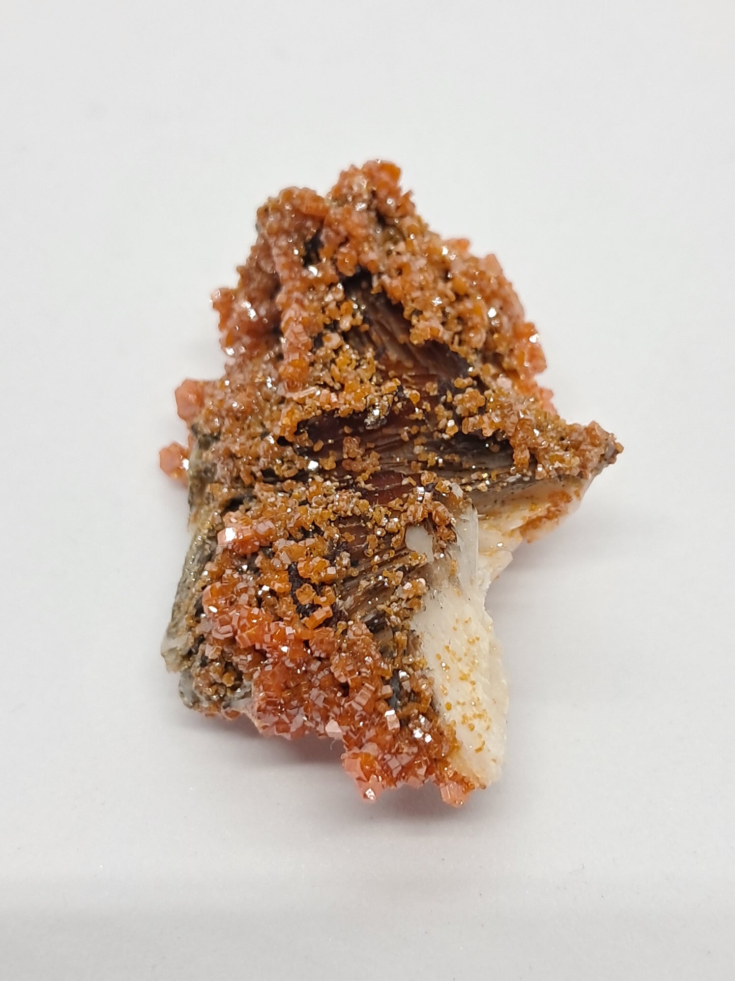High grade Vanadinite on Baryte (Non-precious Natural Stone) #VD2