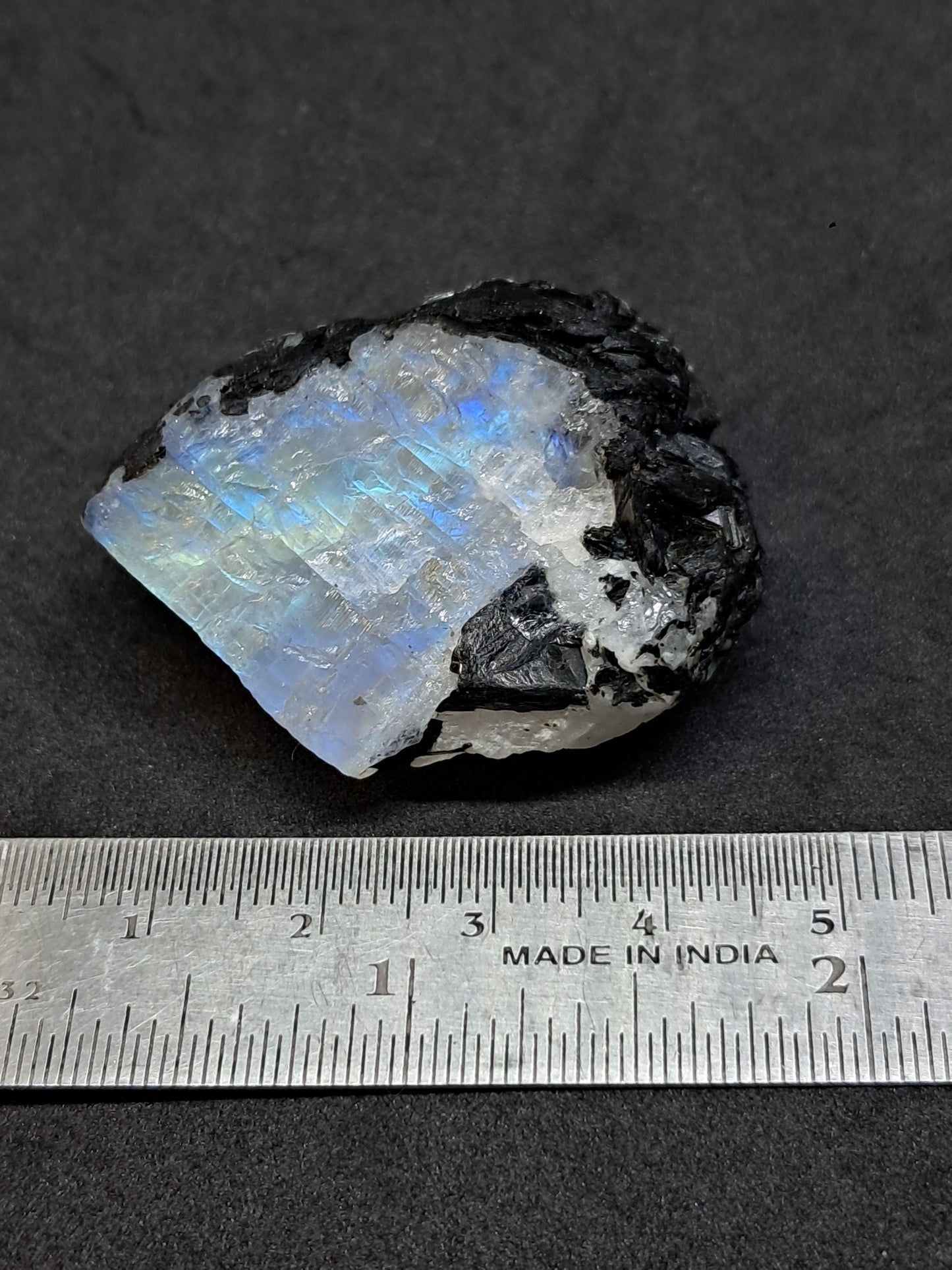 Piedra lunar arcoíris de alta calidad (Odisha) en bruto | Roca natural n.° MN11