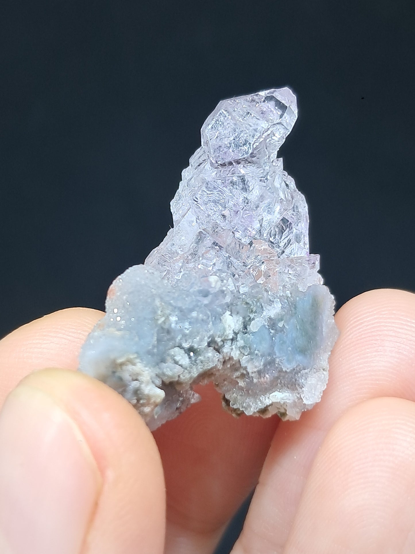Cúmulo de cetro de amatista sobre matriz de calcedonia (Karur) | Piedra natural | Ejemplar mineral n.° KA71