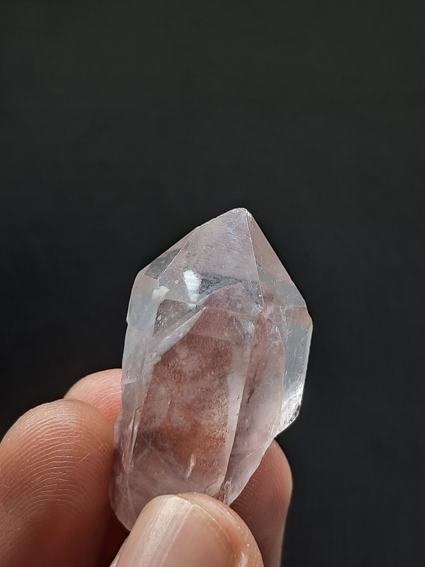 Punta de cristal natural de cuarzo fantasma hematita (Telangana) | Ejemplar mineral n.° HPQ35