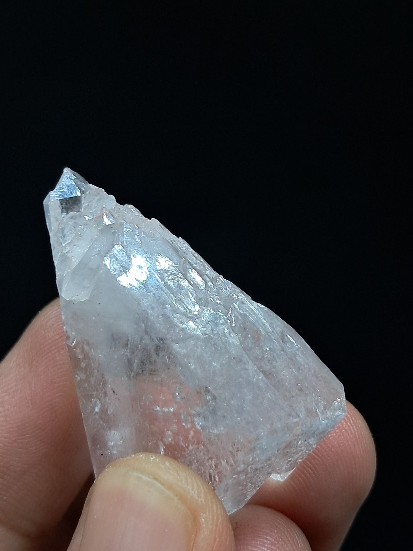 Punta natural de cuarzo transparente tabular estilo Faden (Santander, Colombia) | Ejemplar mineral n.° COQ22