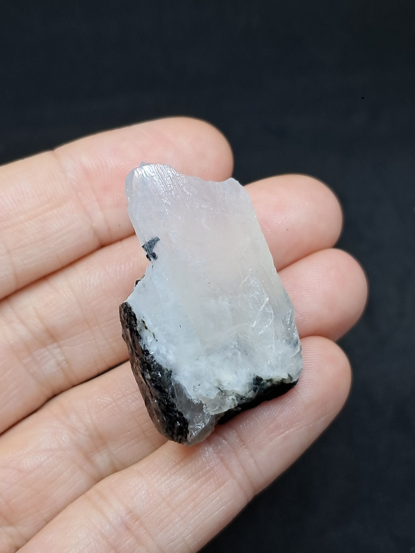 Piedra lunar arcoíris de alta calidad (Odisha) en bruto | Roca natural n.° MN10
